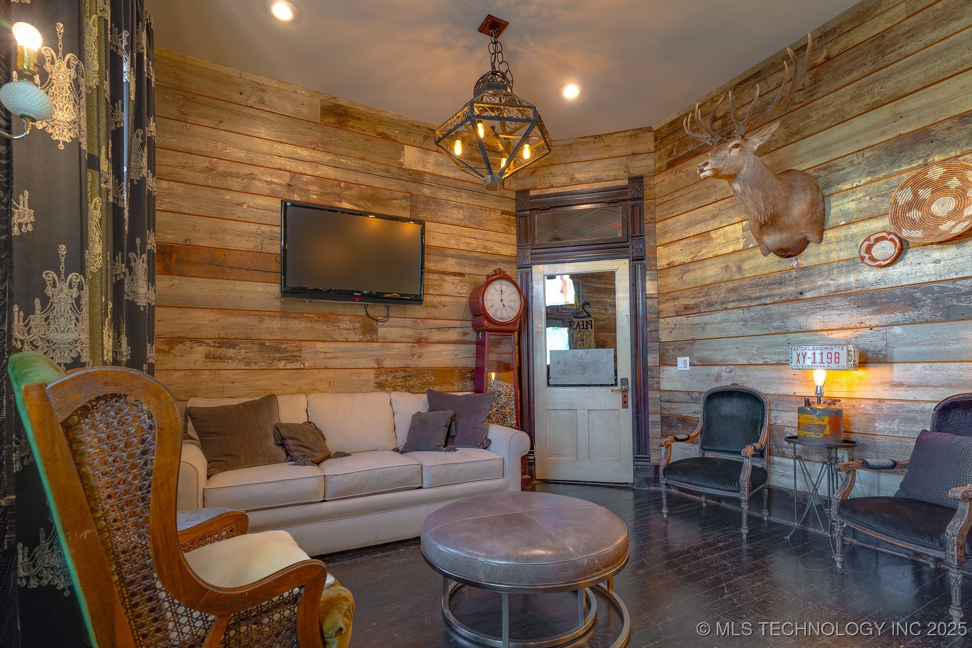 221 W Main Property Photo 29