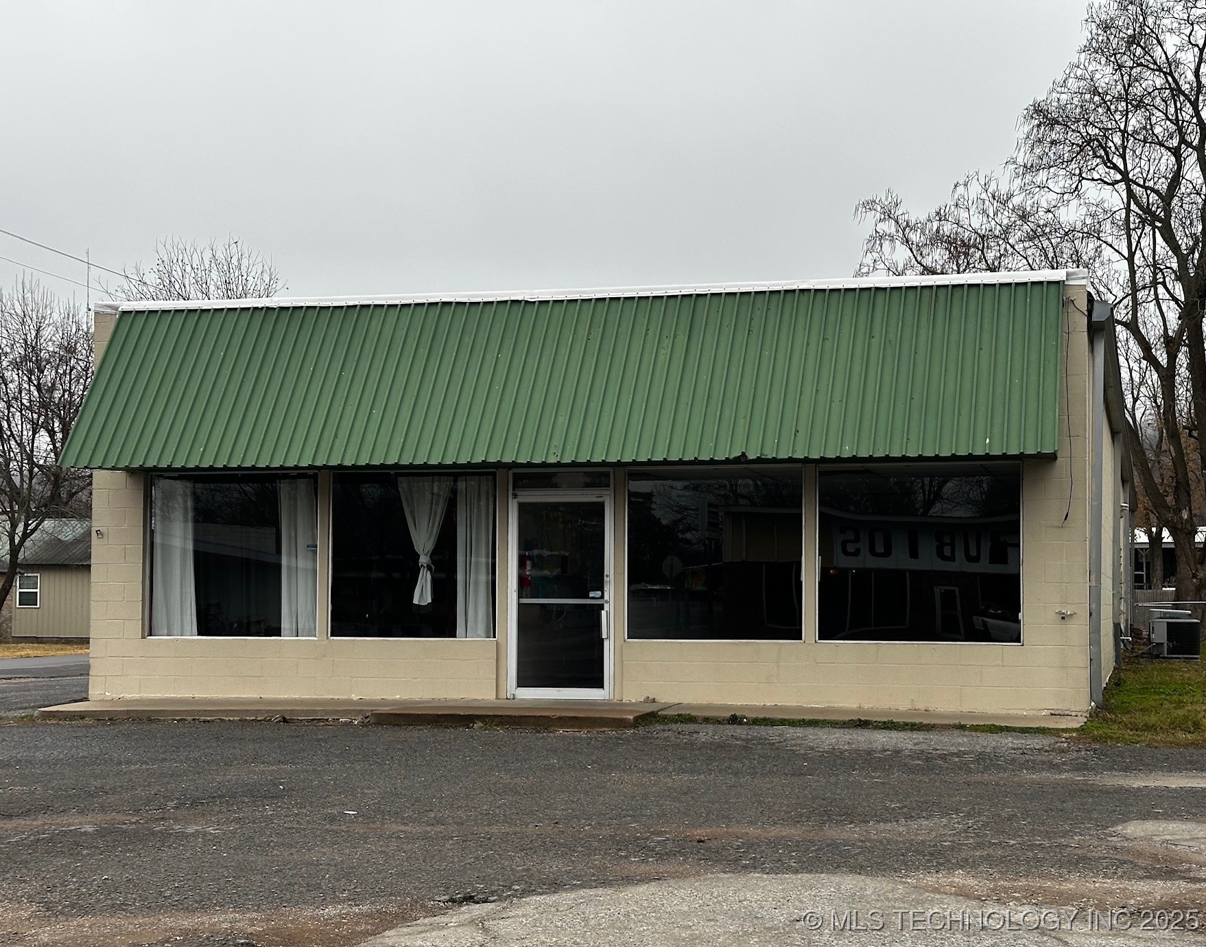 401 S 2nd Street Property Photo 1