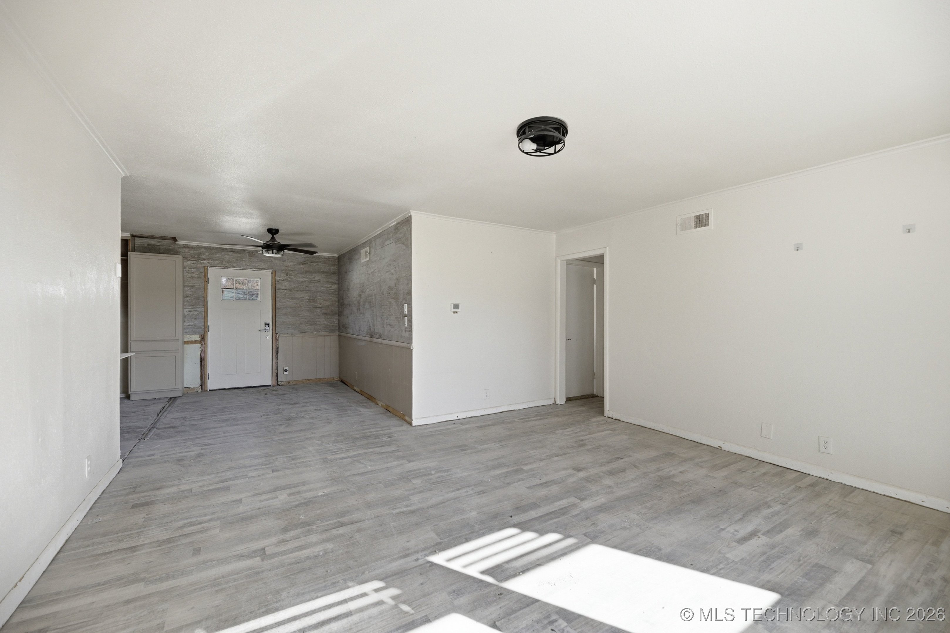 111 E 26th Place North Property Photo 4