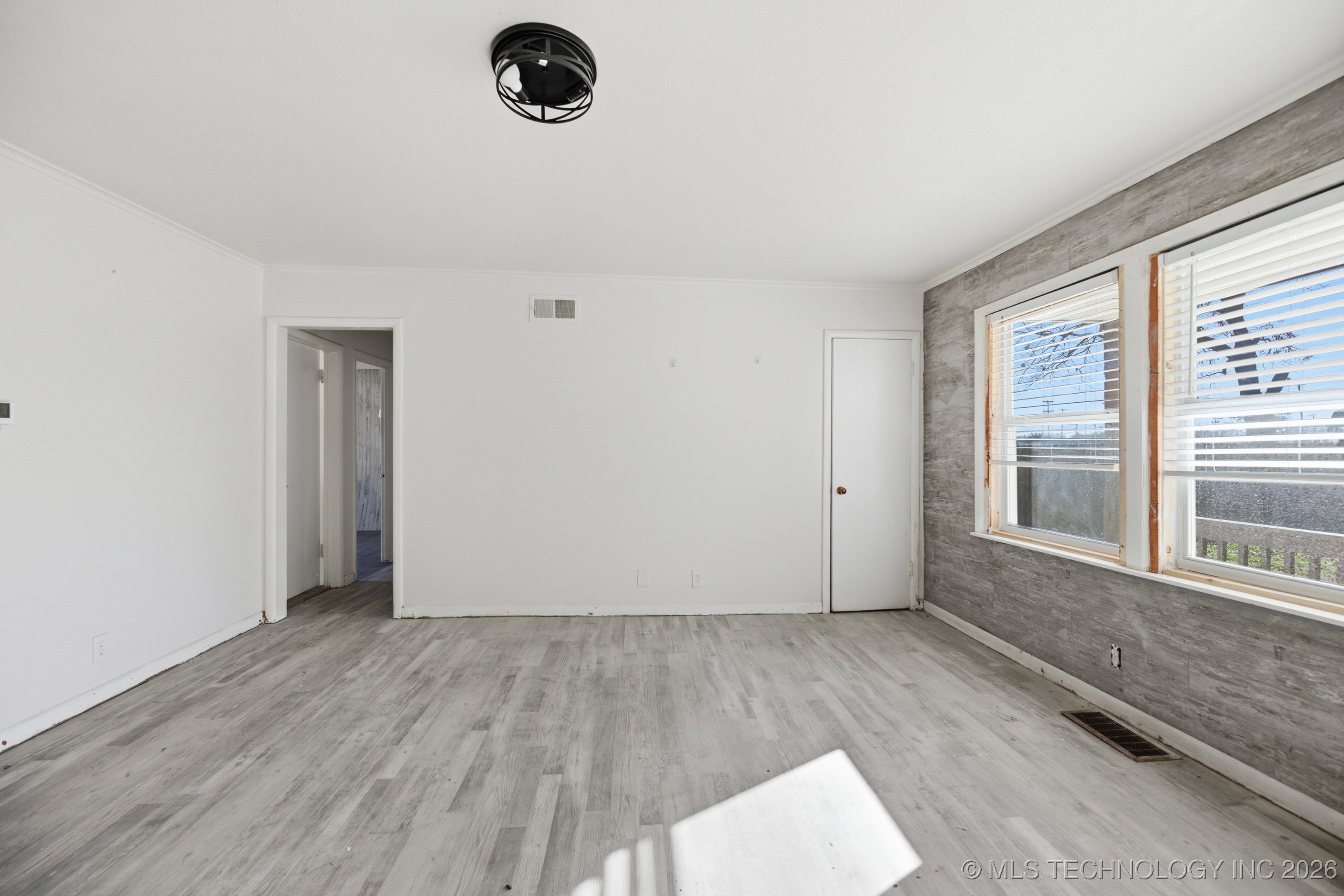 111 E 26th Place North Property Photo 5