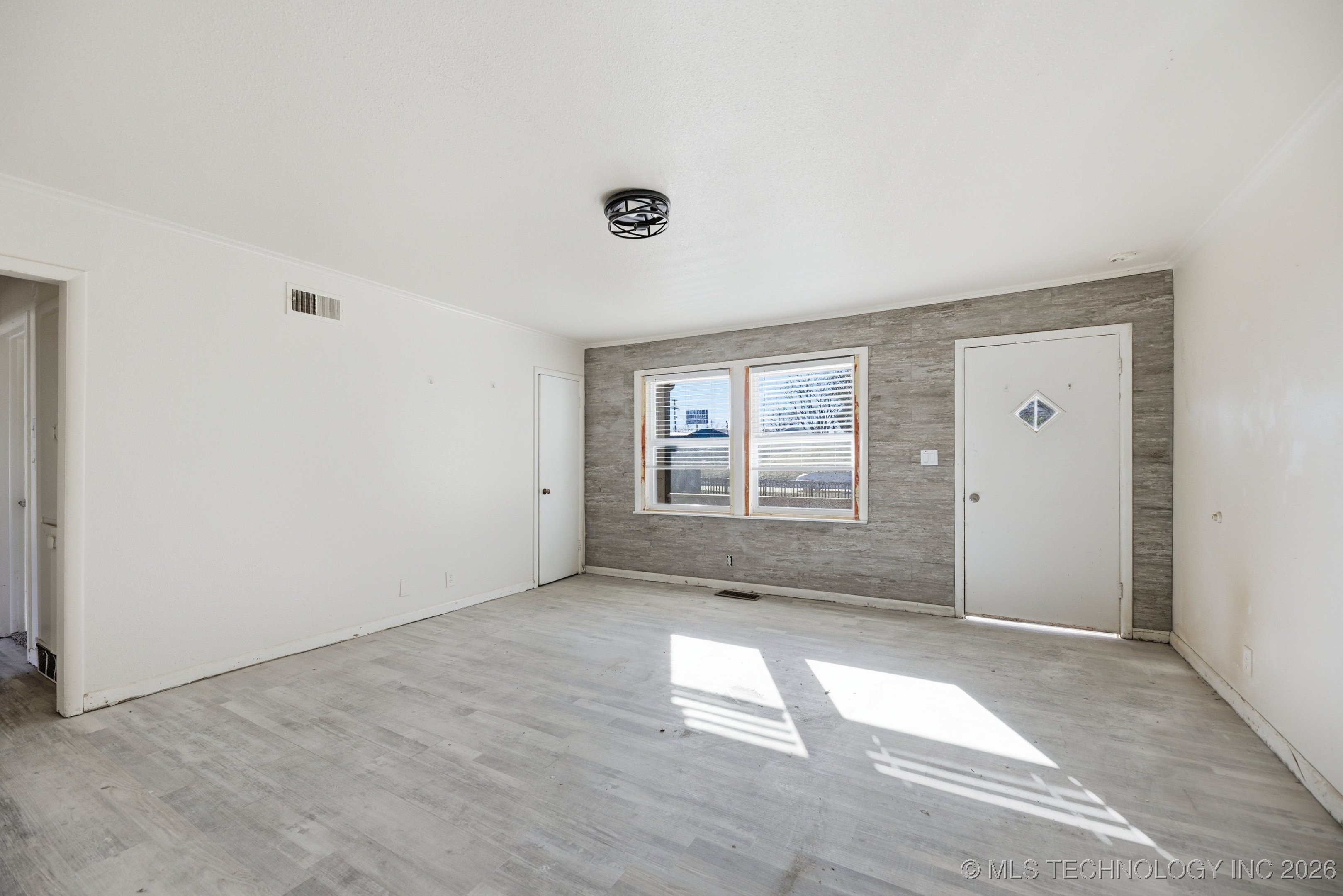 111 E 26th Place North Property Photo 6