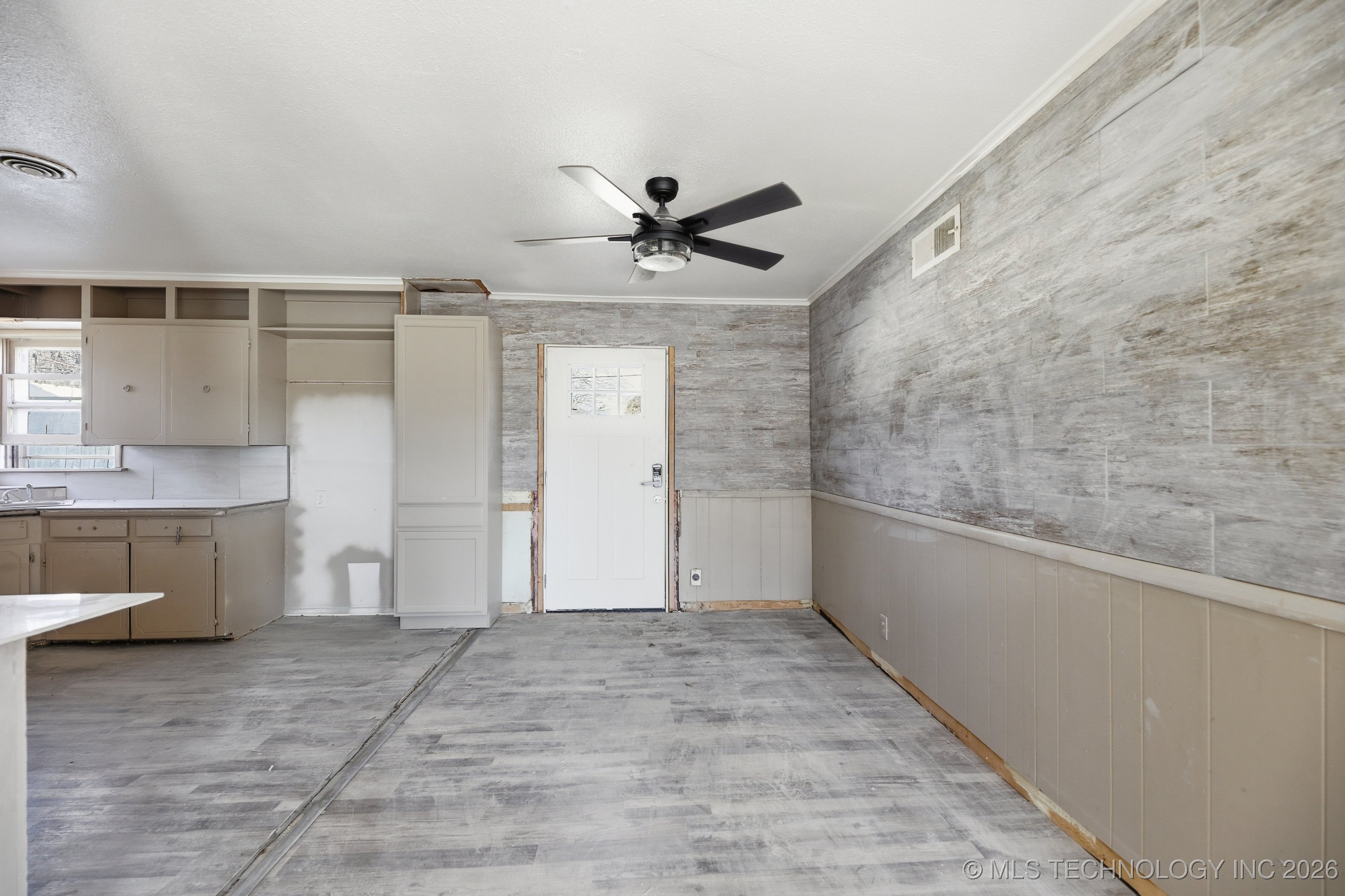 111 E 26th Place North Property Photo 8