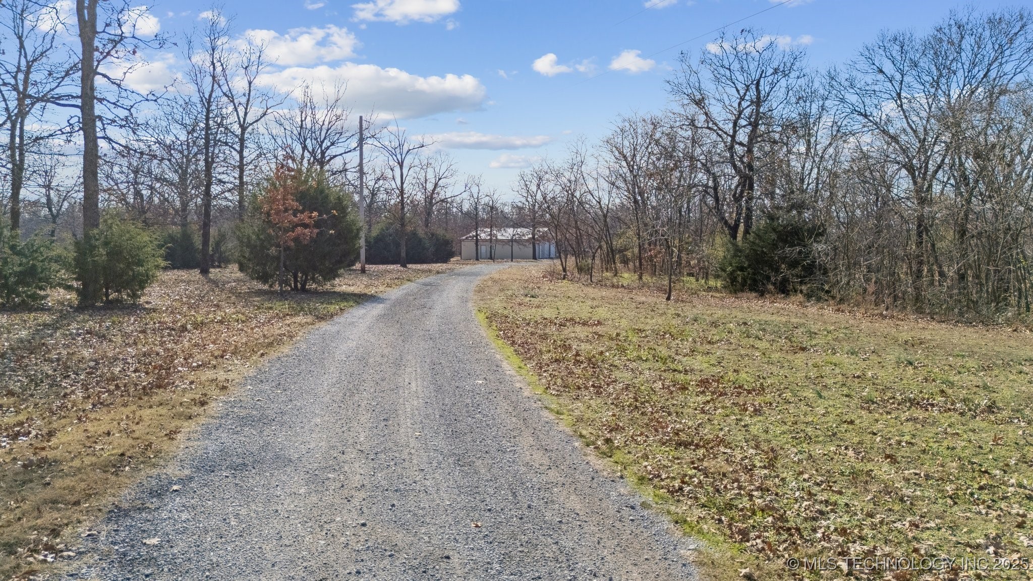 290 E 483 Road Property Photo 3