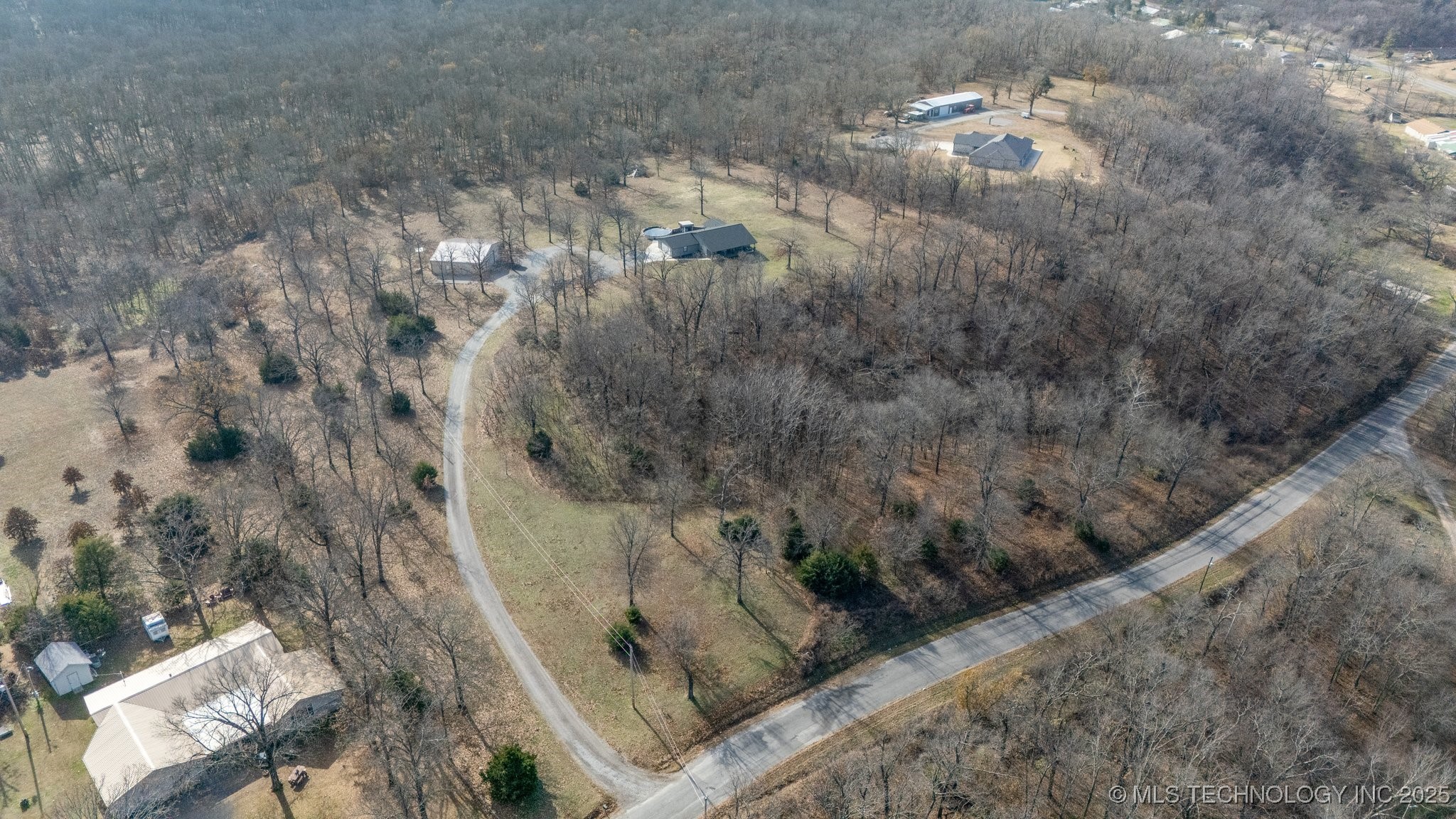 290 E 483 Road Property Photo 4