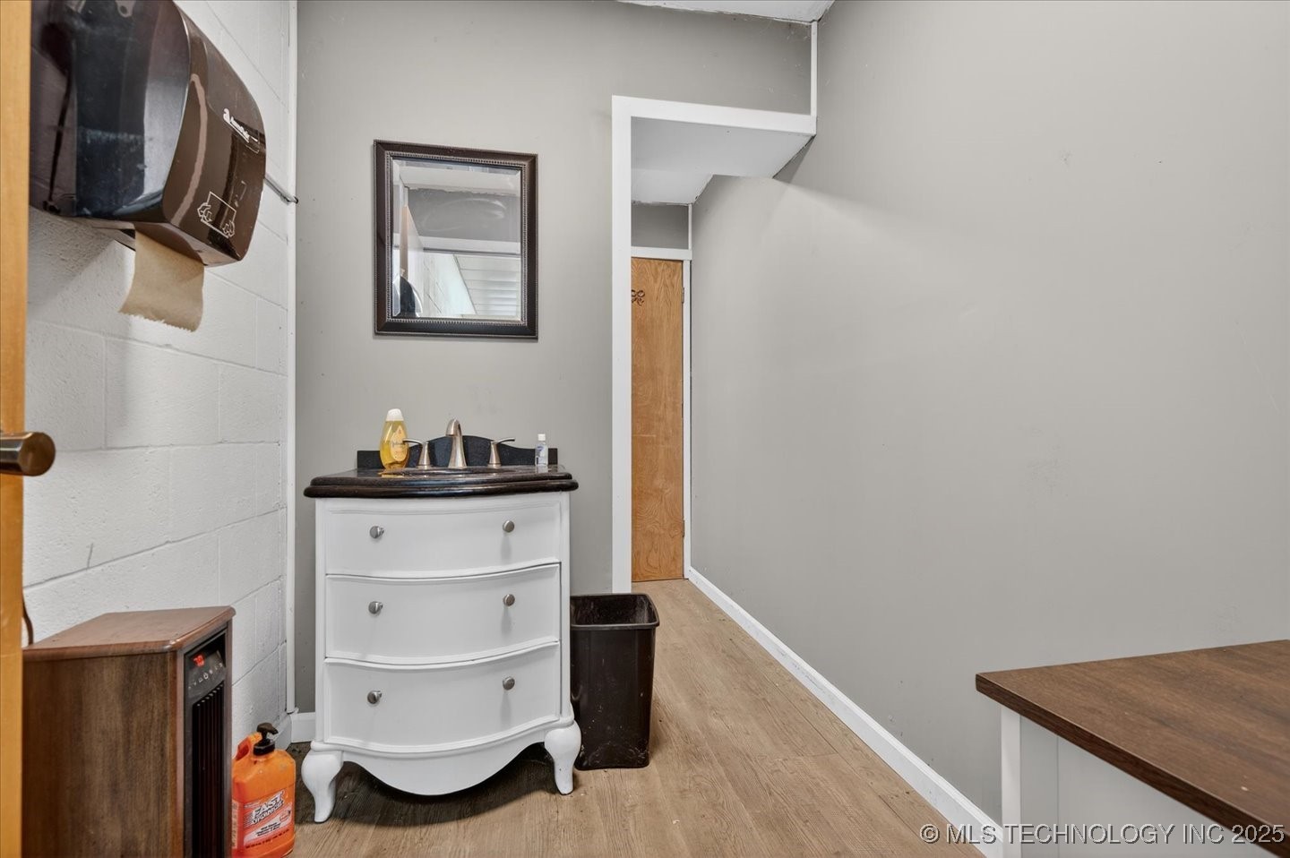 218 S Comanche Avenue Property Photo 8