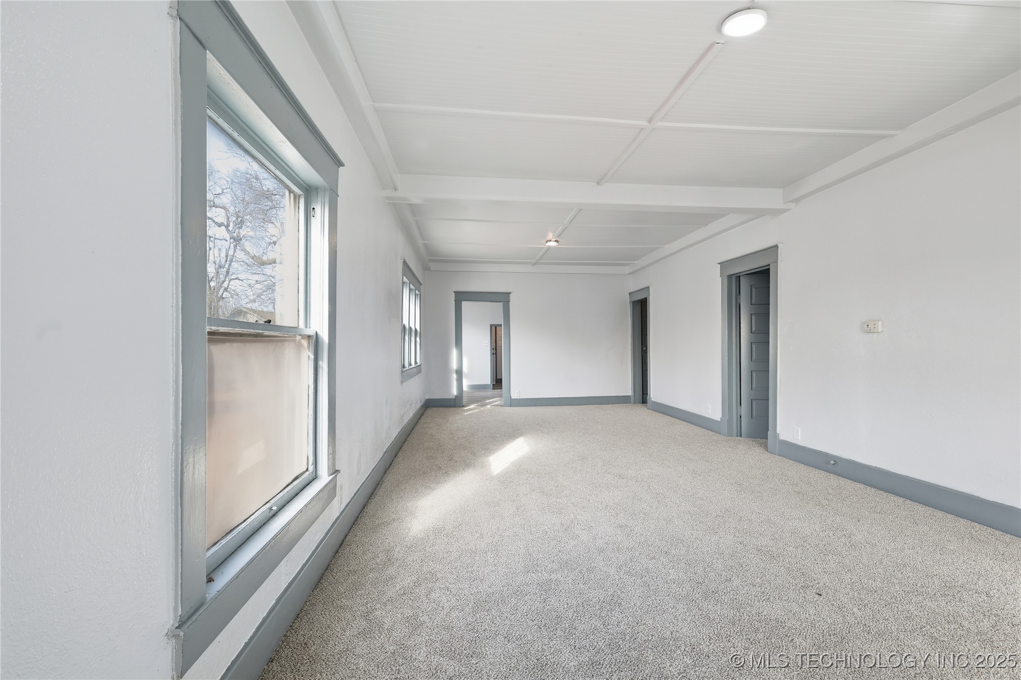 724 E Moses Street Property Photo 6