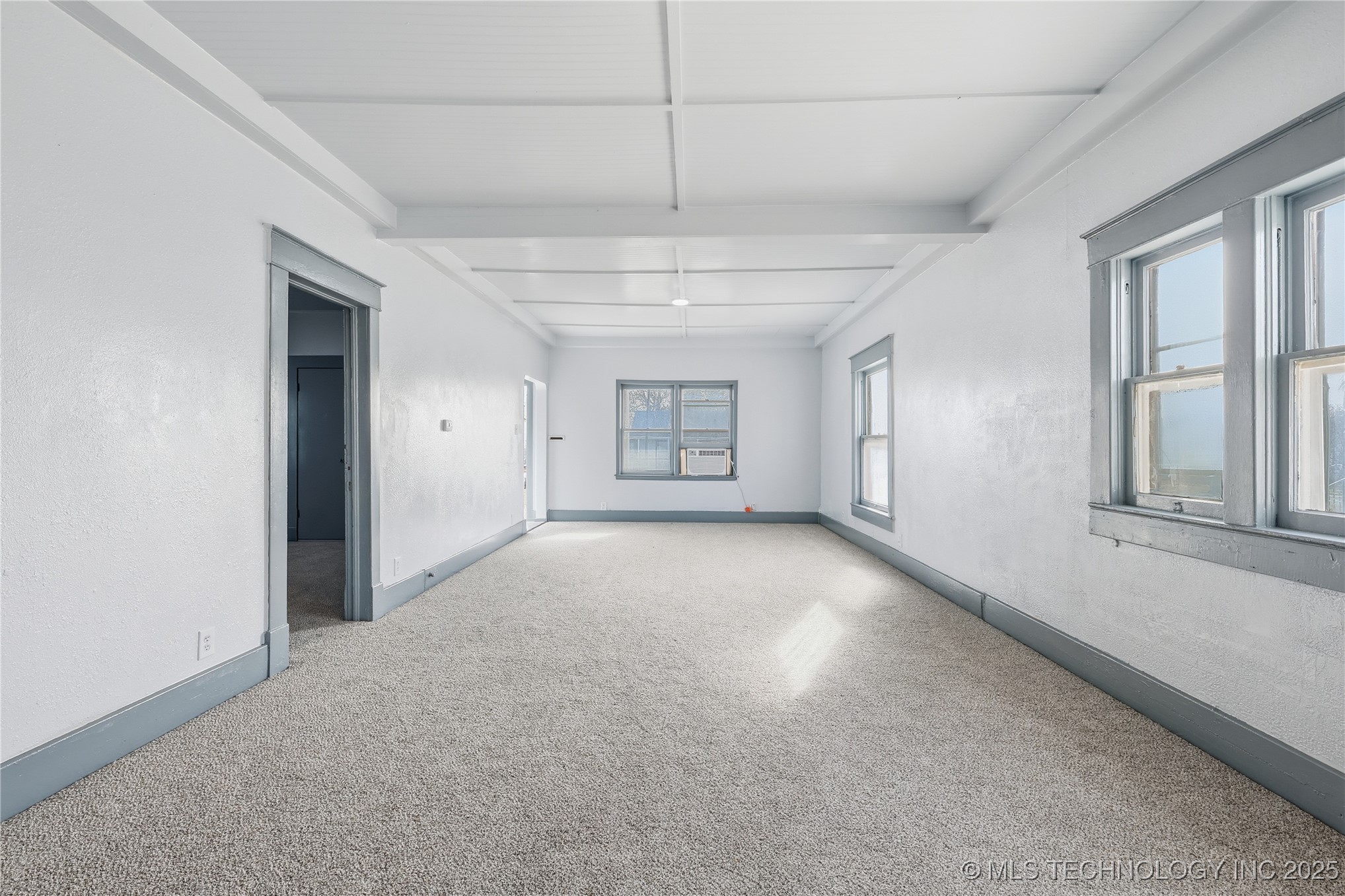 724 E Moses Street Property Photo 7