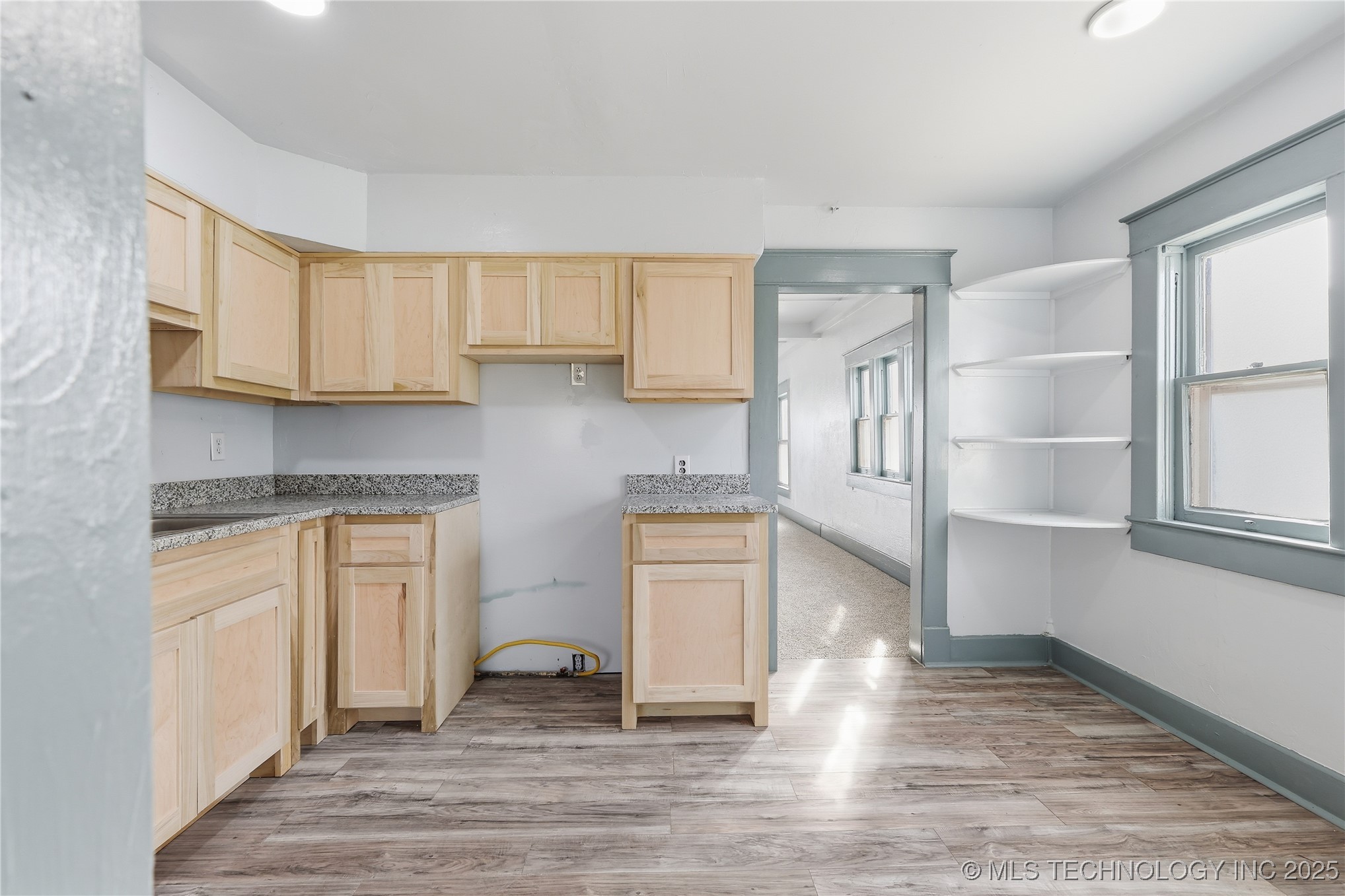 724 E Moses Street Property Photo 9