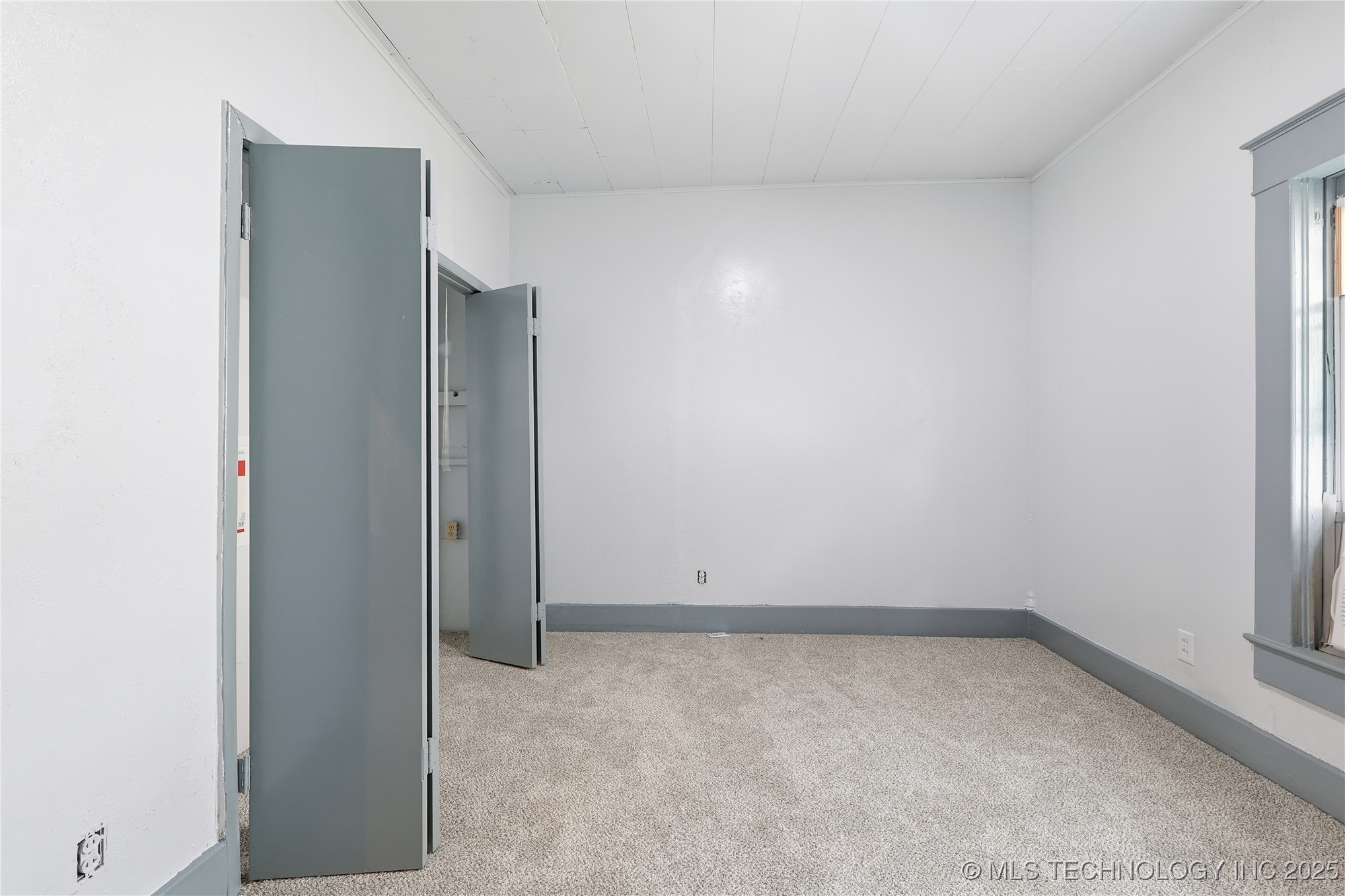 724 E Moses Street Property Photo 11