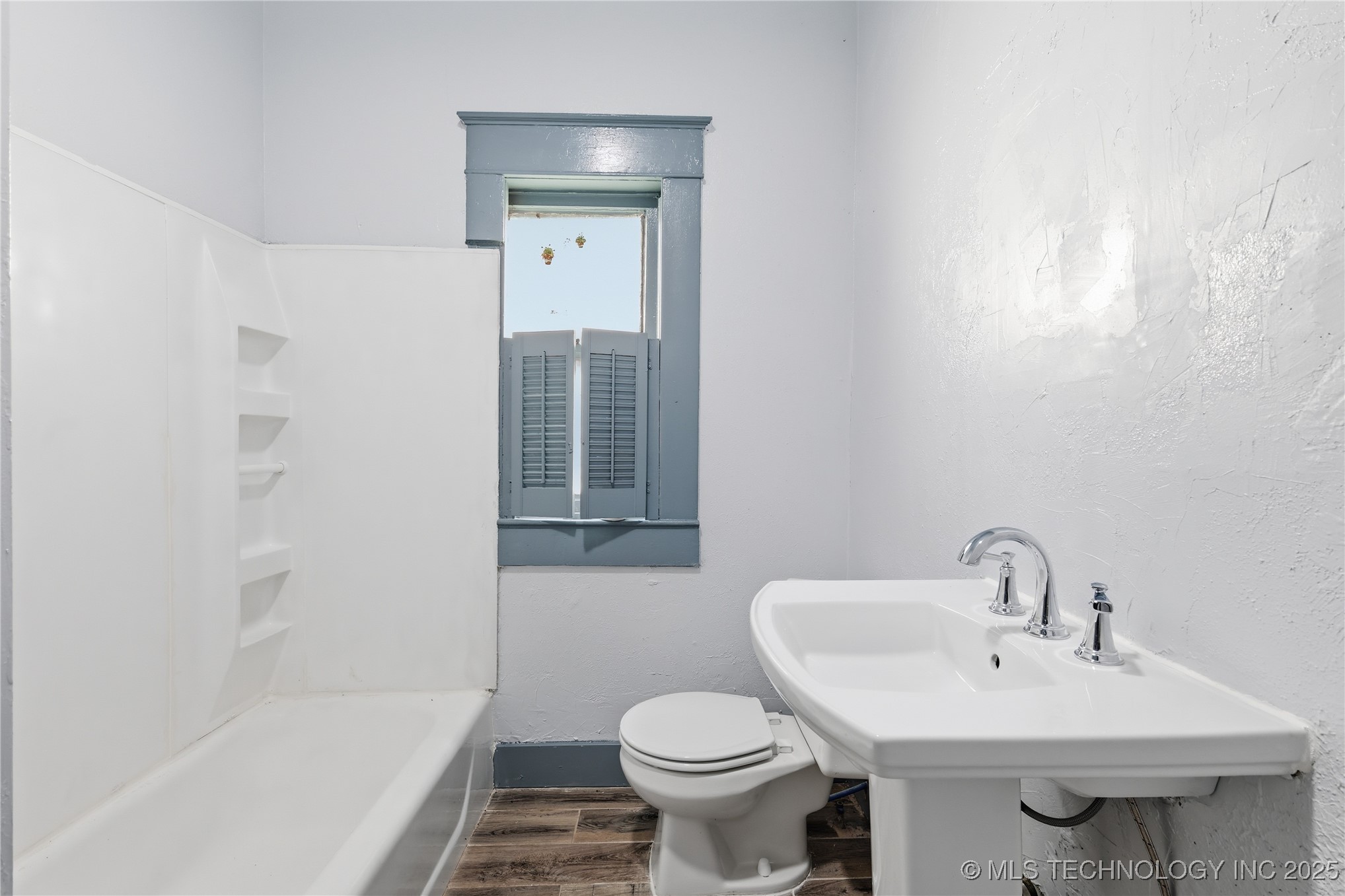 724 E Moses Street Property Photo 12