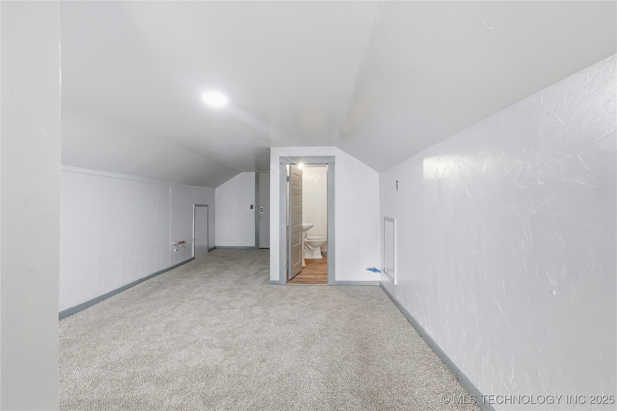 724 E Moses Street Property Photo 16