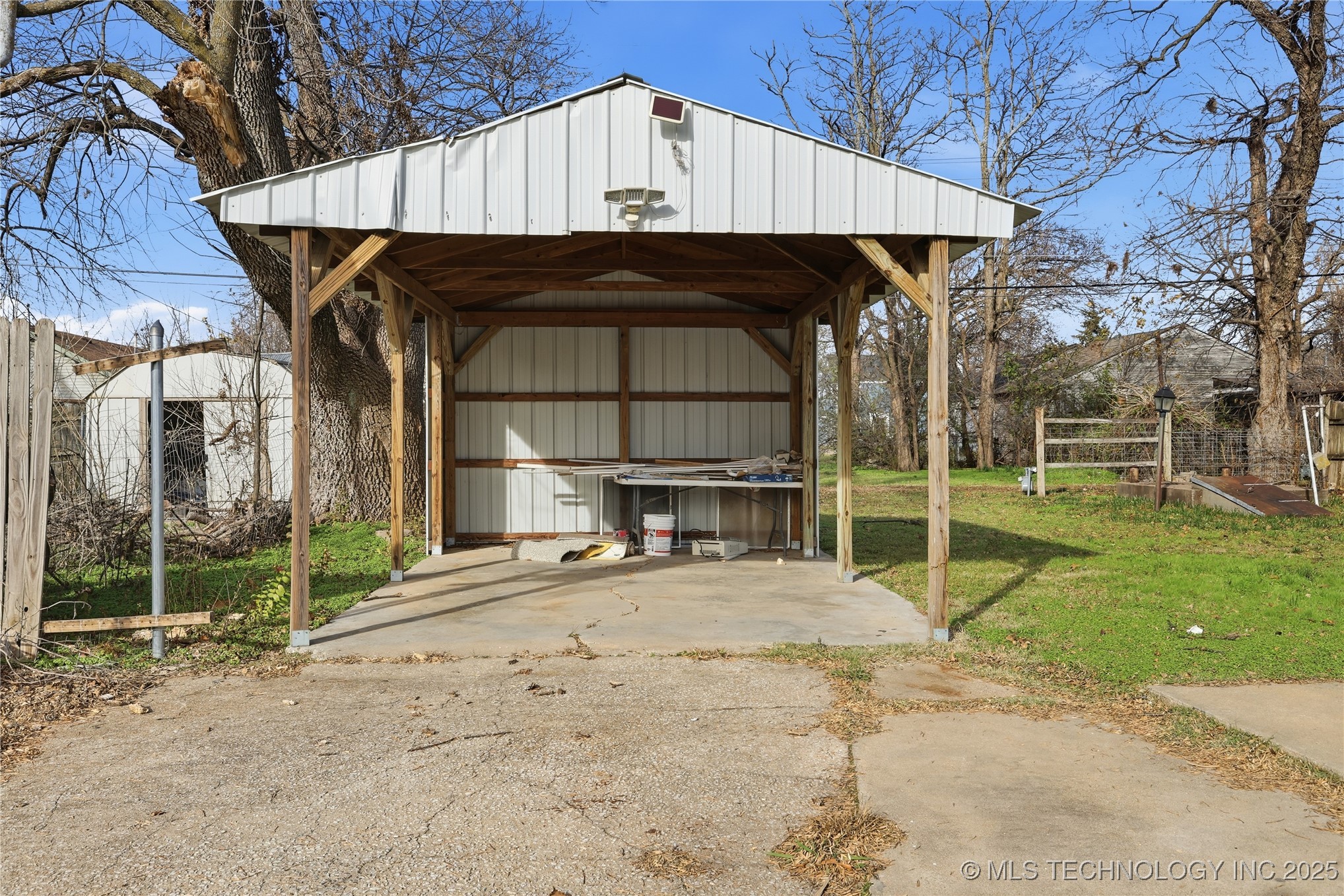 724 E Moses Street Property Photo 20