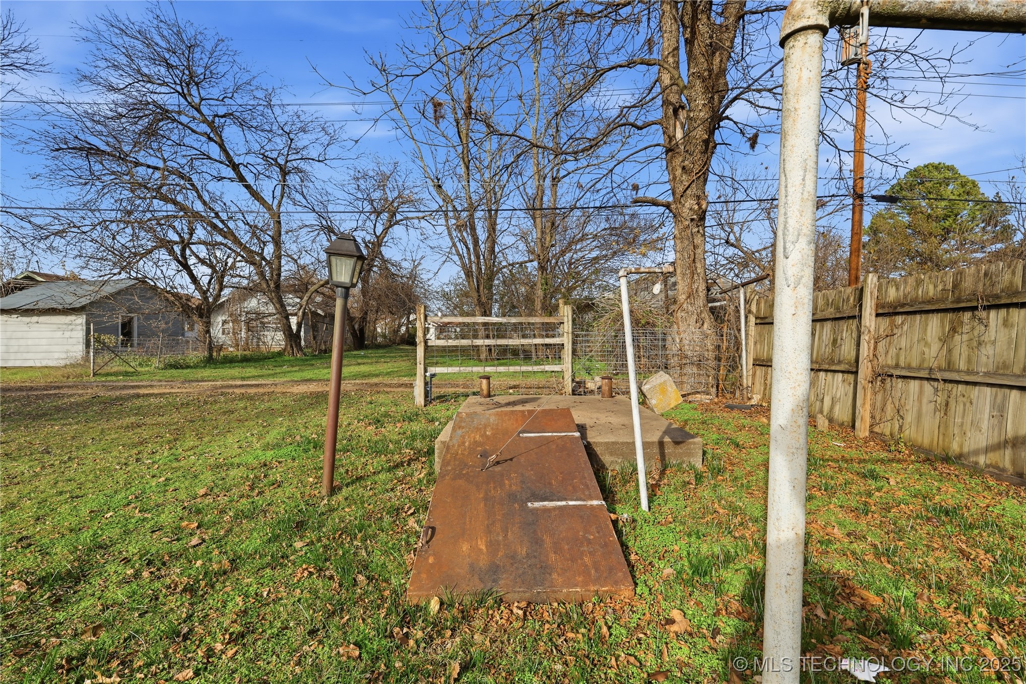 724 E Moses Street Property Photo 22