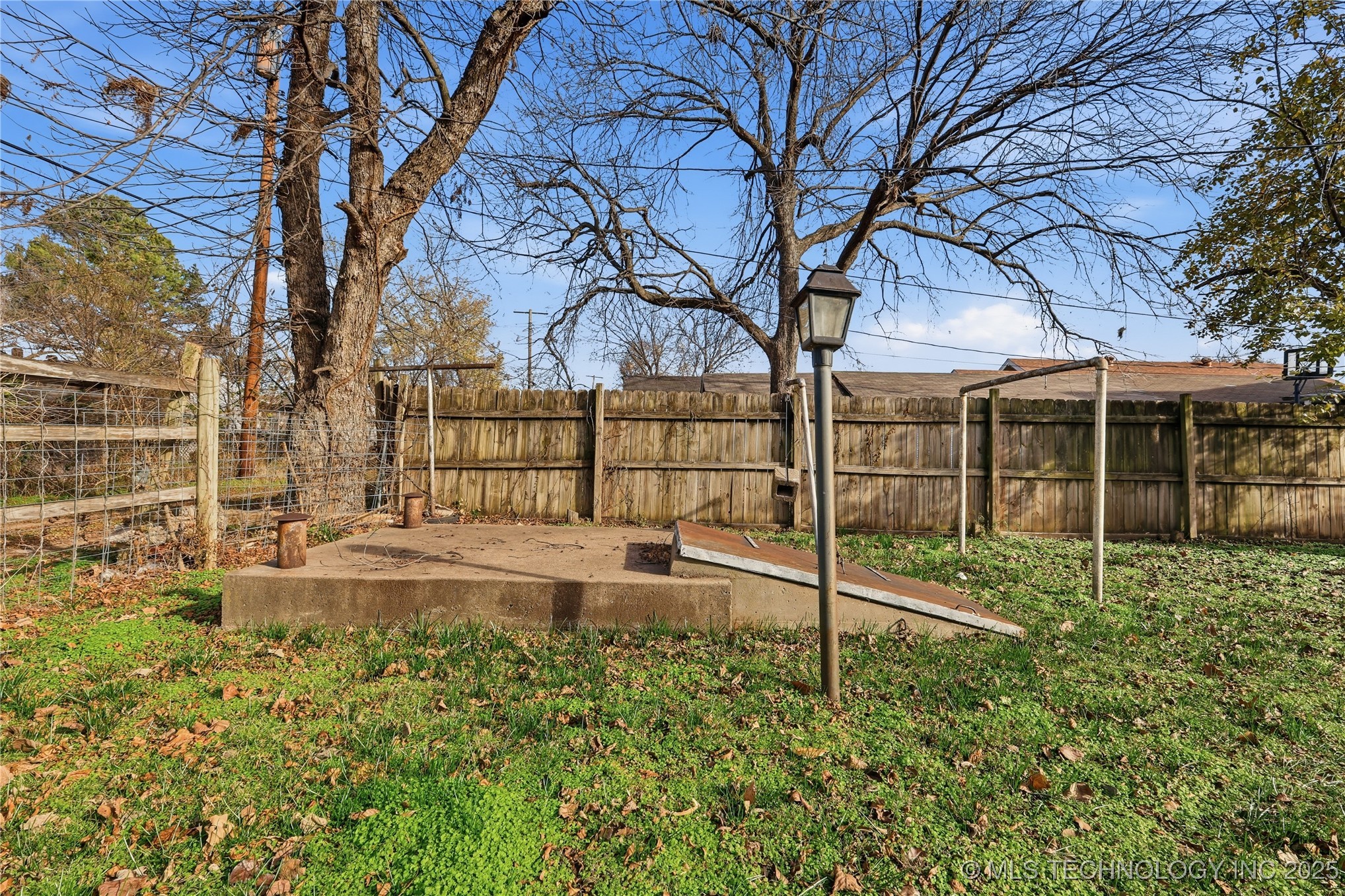 724 E Moses Street Property Photo 23