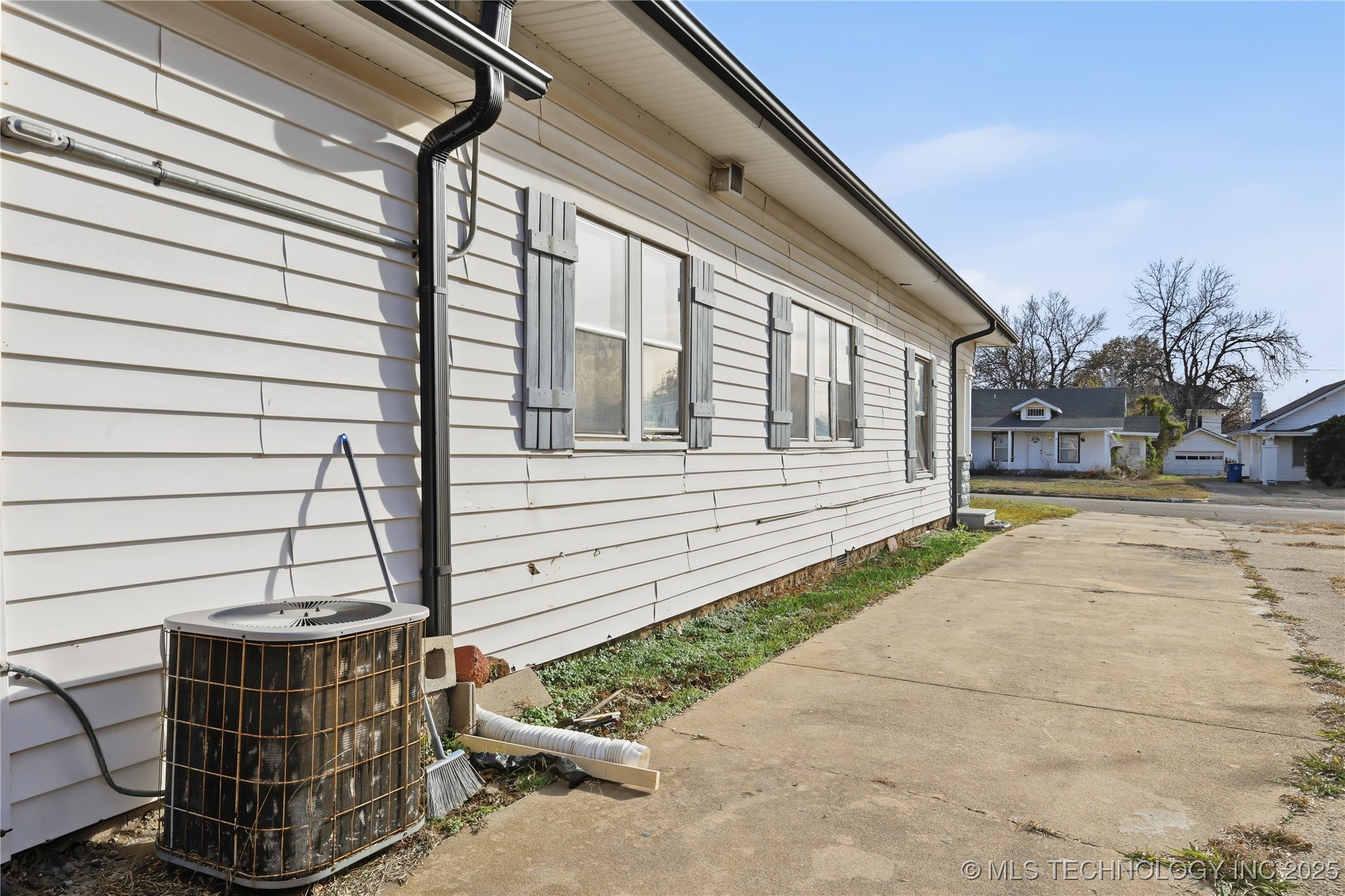 724 E Moses Street Property Photo 25