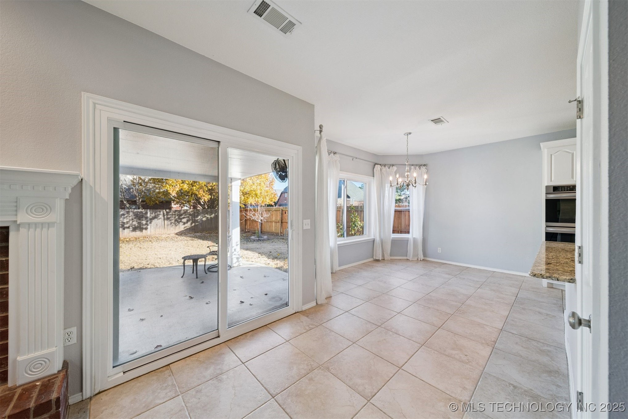 4213 S Redwood Avenue Property Photo 11