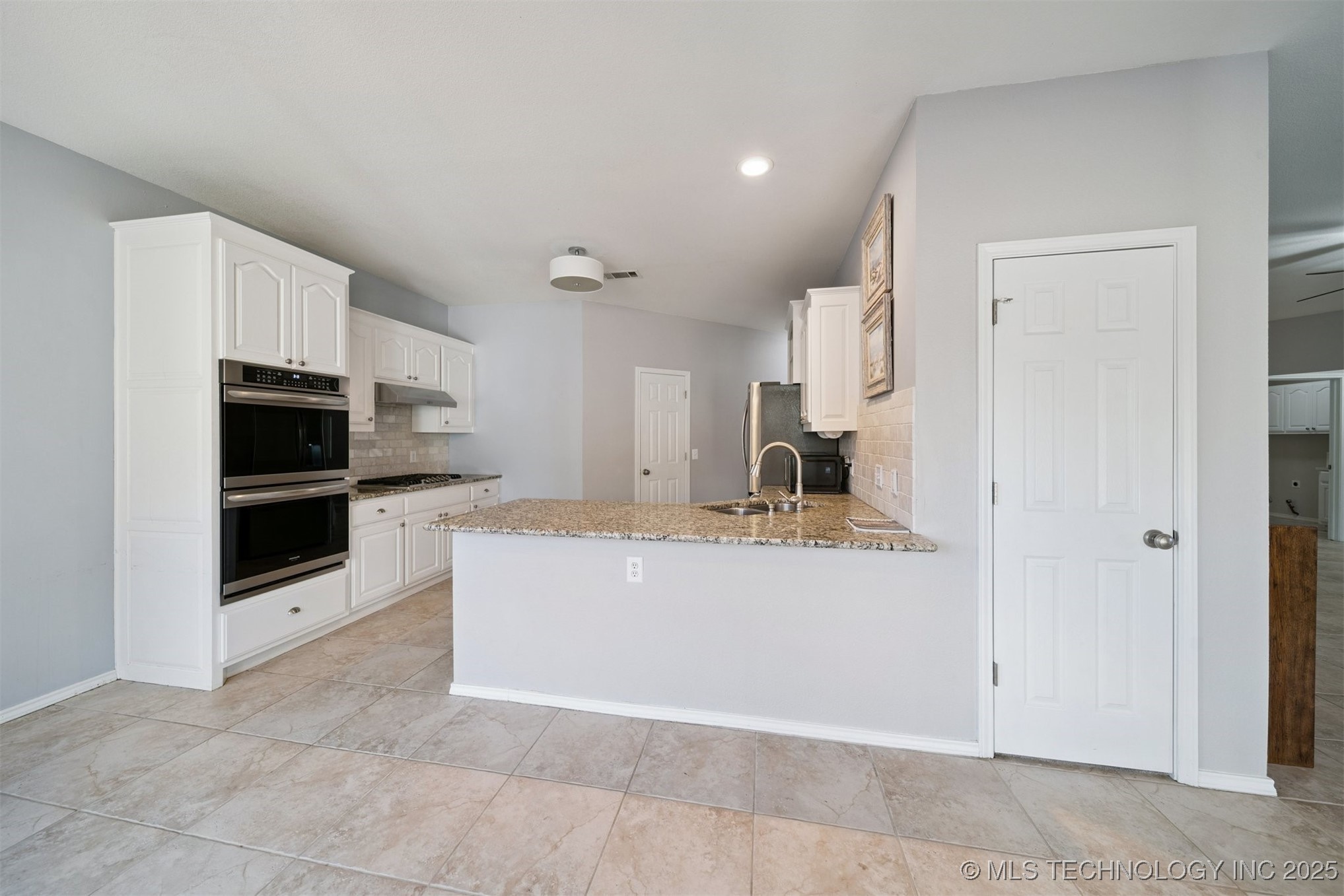 4213 S Redwood Avenue Property Photo 12