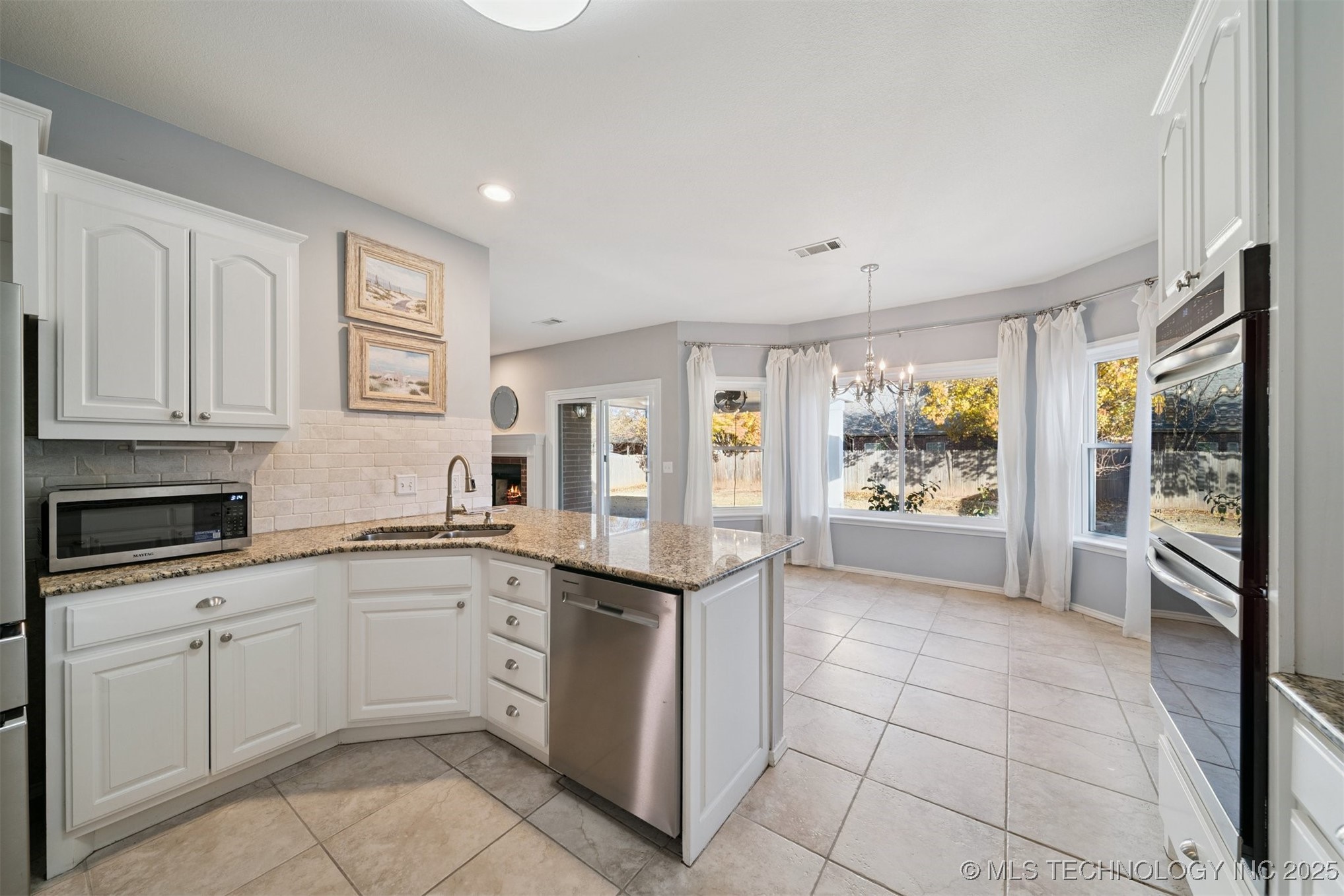 4213 S Redwood Avenue Property Photo 13