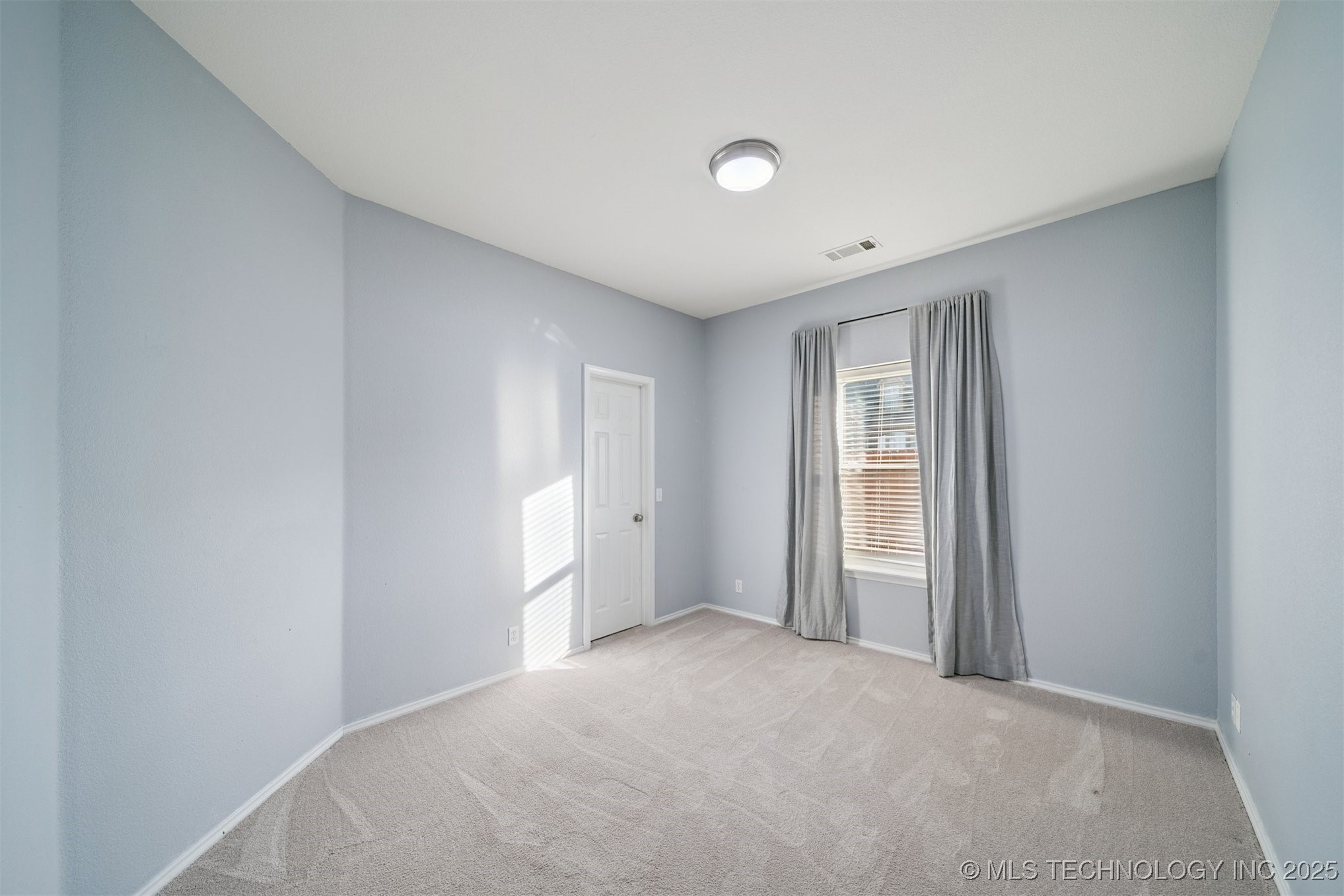 4213 S Redwood Avenue Property Photo 17