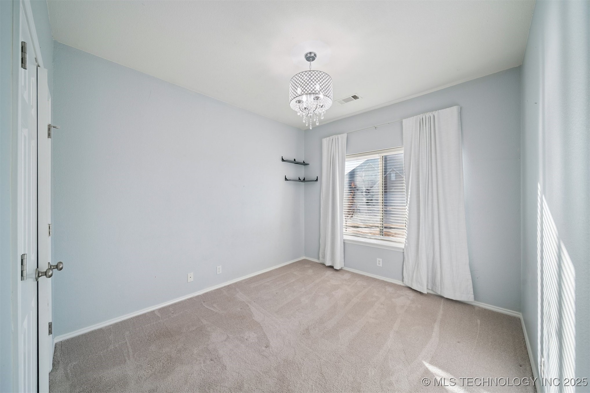 4213 S Redwood Avenue Property Photo 19