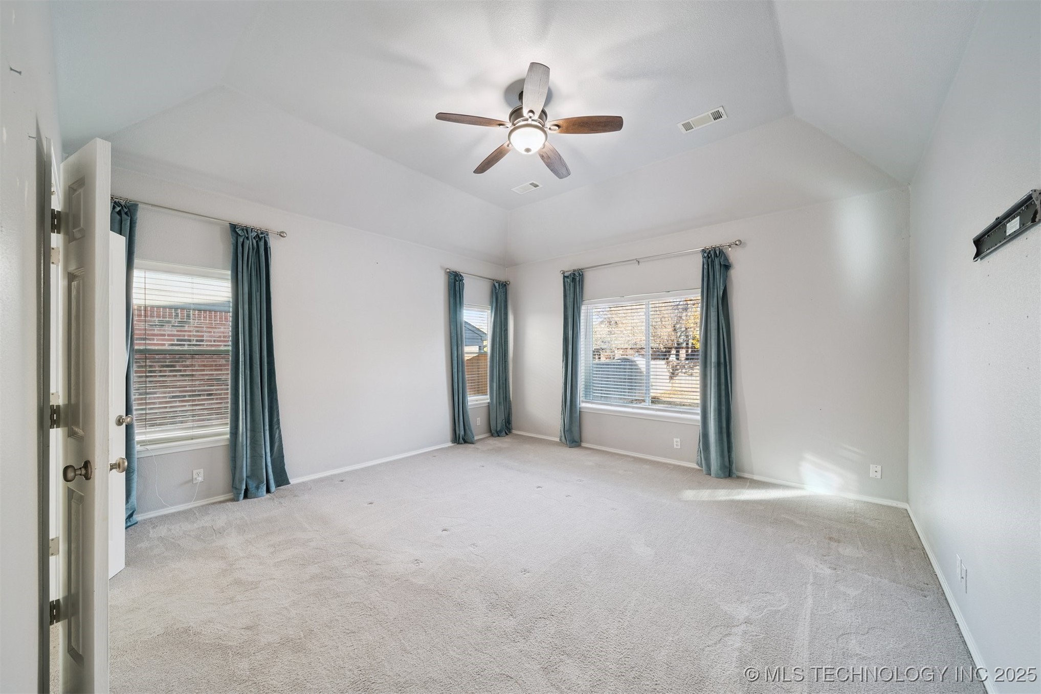 4213 S Redwood Avenue Property Photo 24