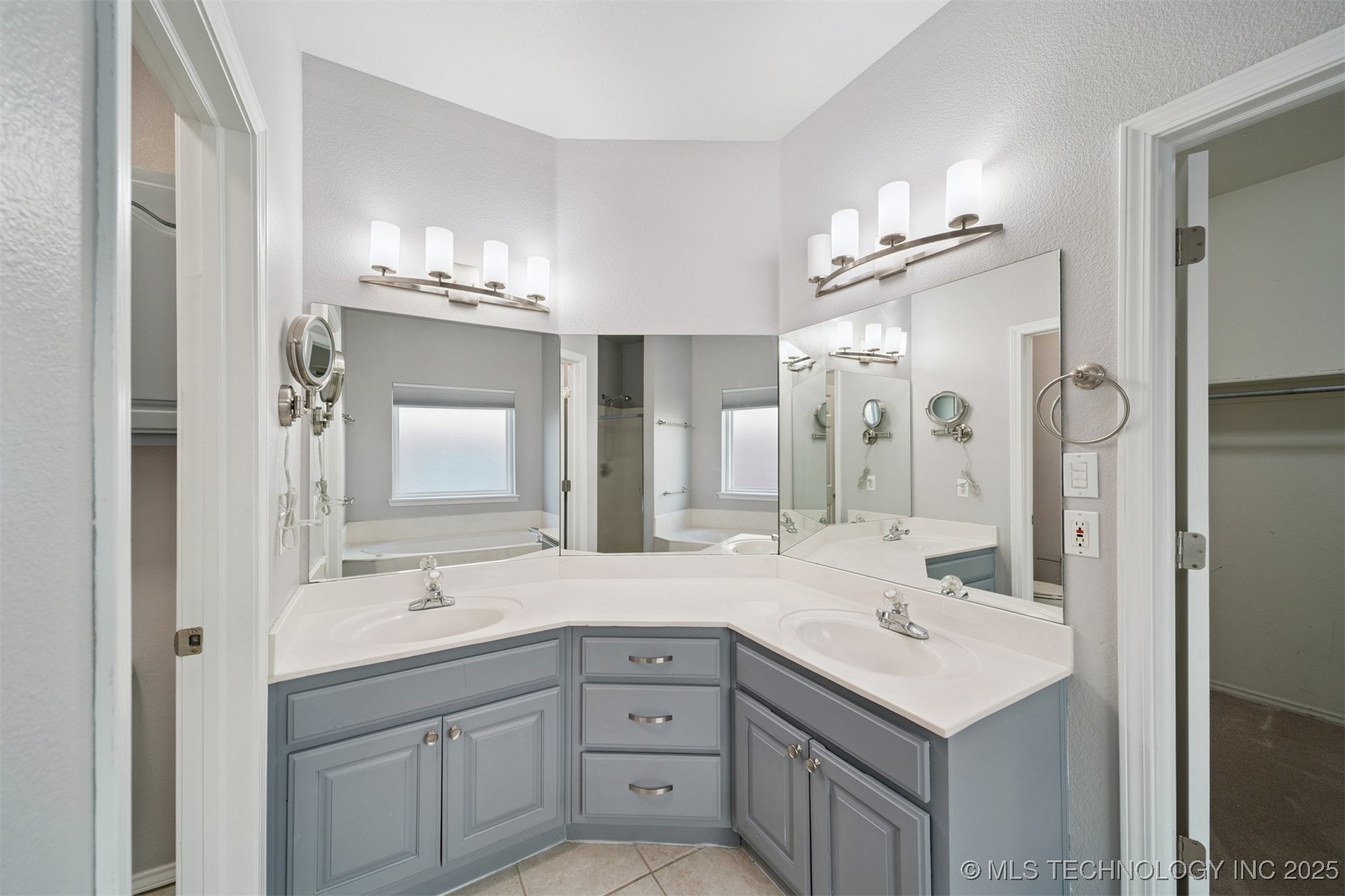 4213 S Redwood Avenue Property Photo 25