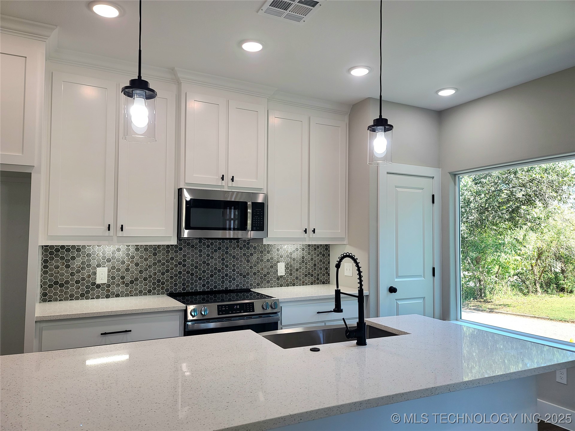 513 Ne 5th Avenue Property Photo 4