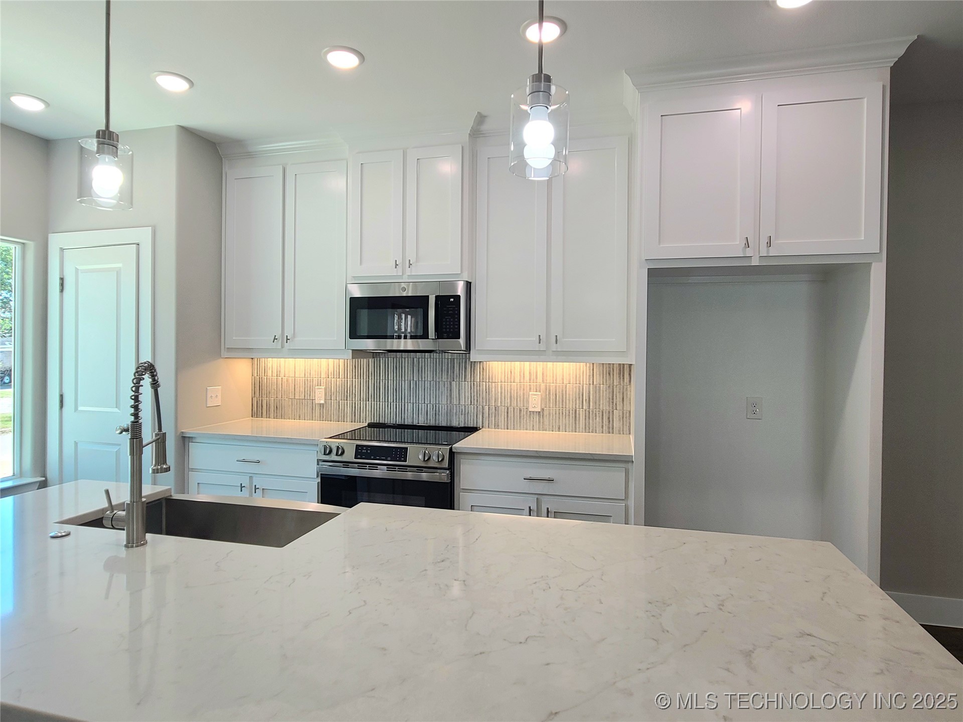 507 Ne 5th Avenue Property Photo 3