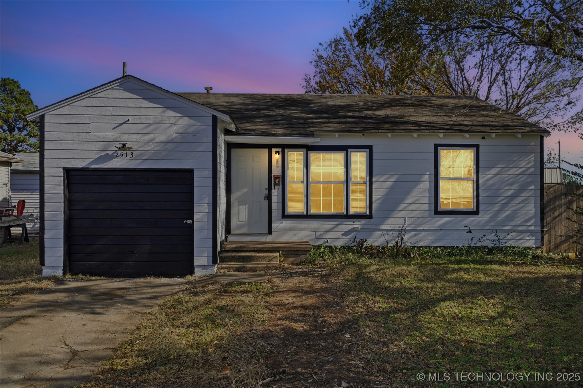 2513 N Norwood Place Property Photo 1