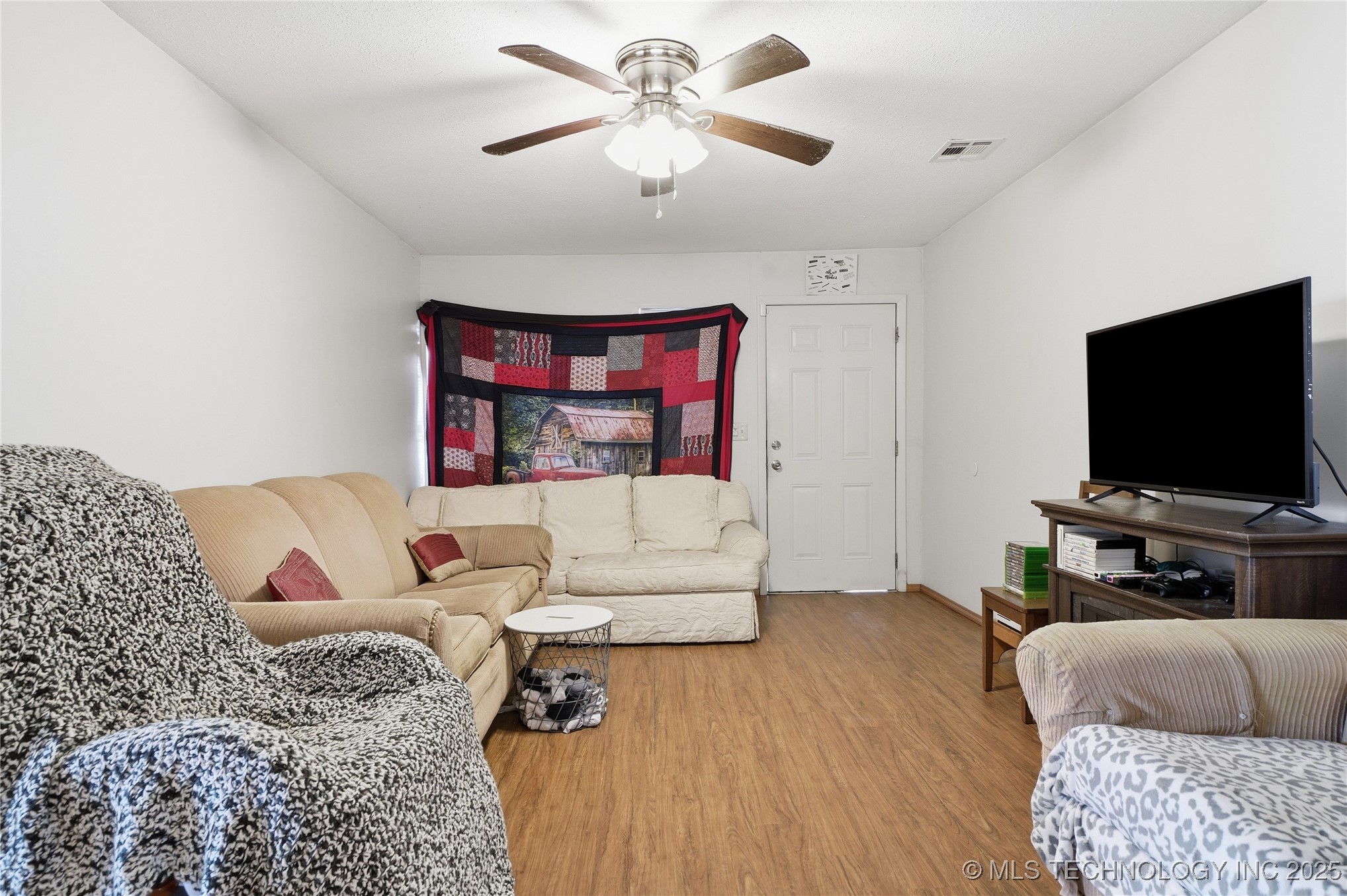 2513 N Norwood Place Property Photo 3