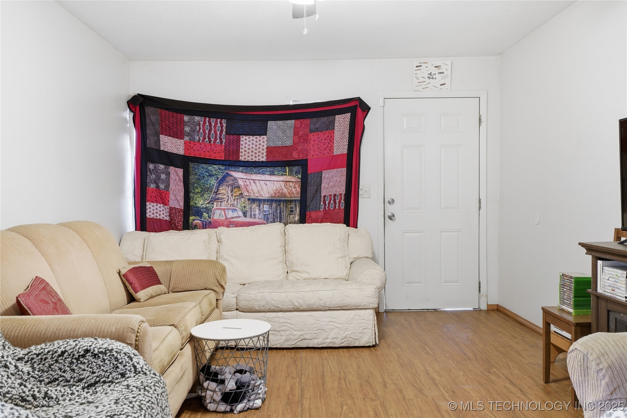 2513 N Norwood Place Property Photo 4