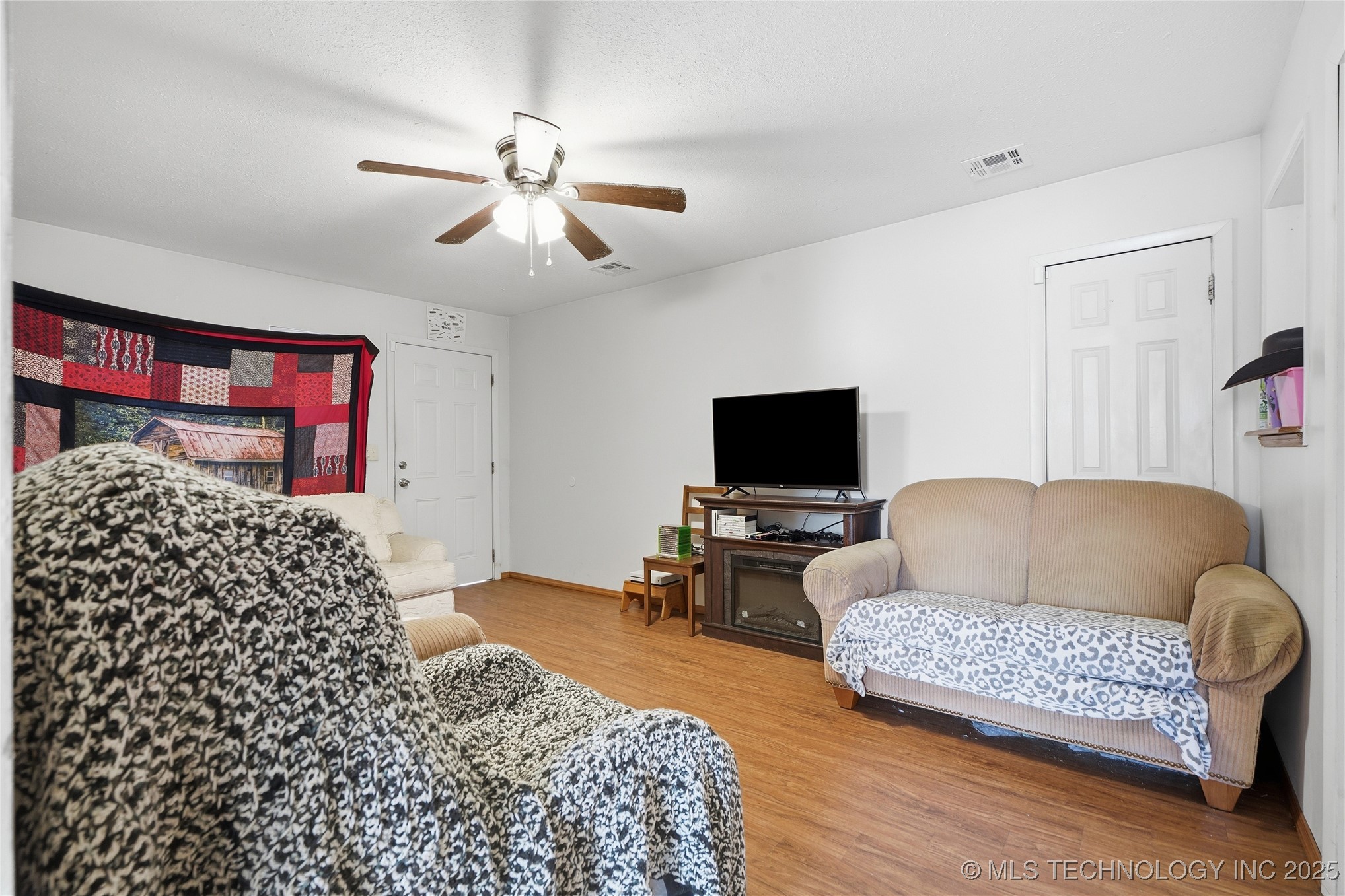 2513 N Norwood Place Property Photo 7