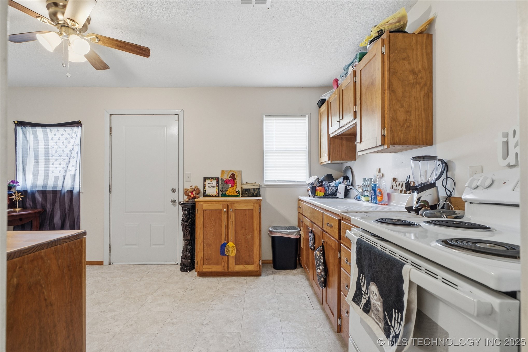 2513 N Norwood Place Property Photo 8