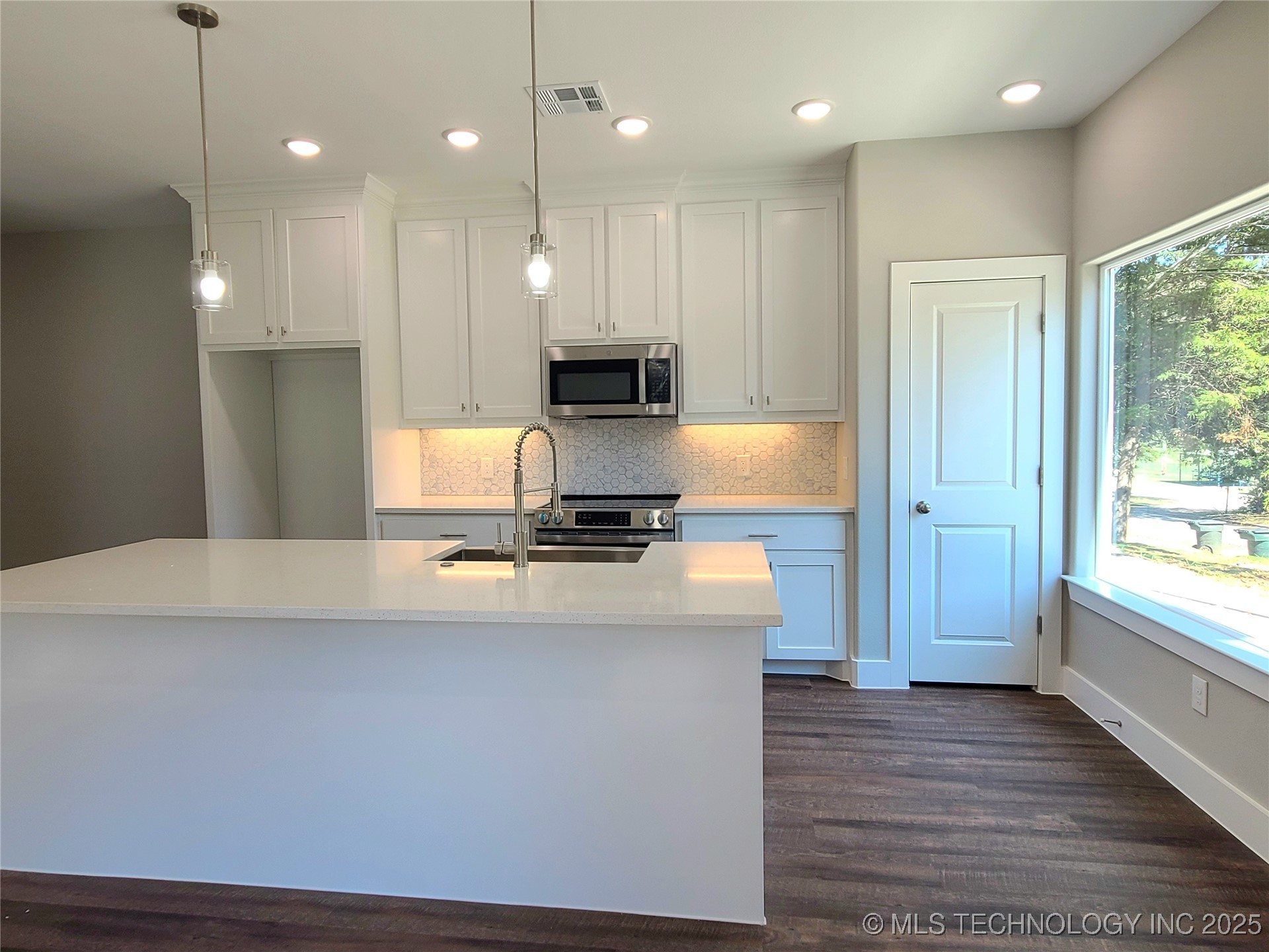 509 Ne 5th Avenue Property Photo 2