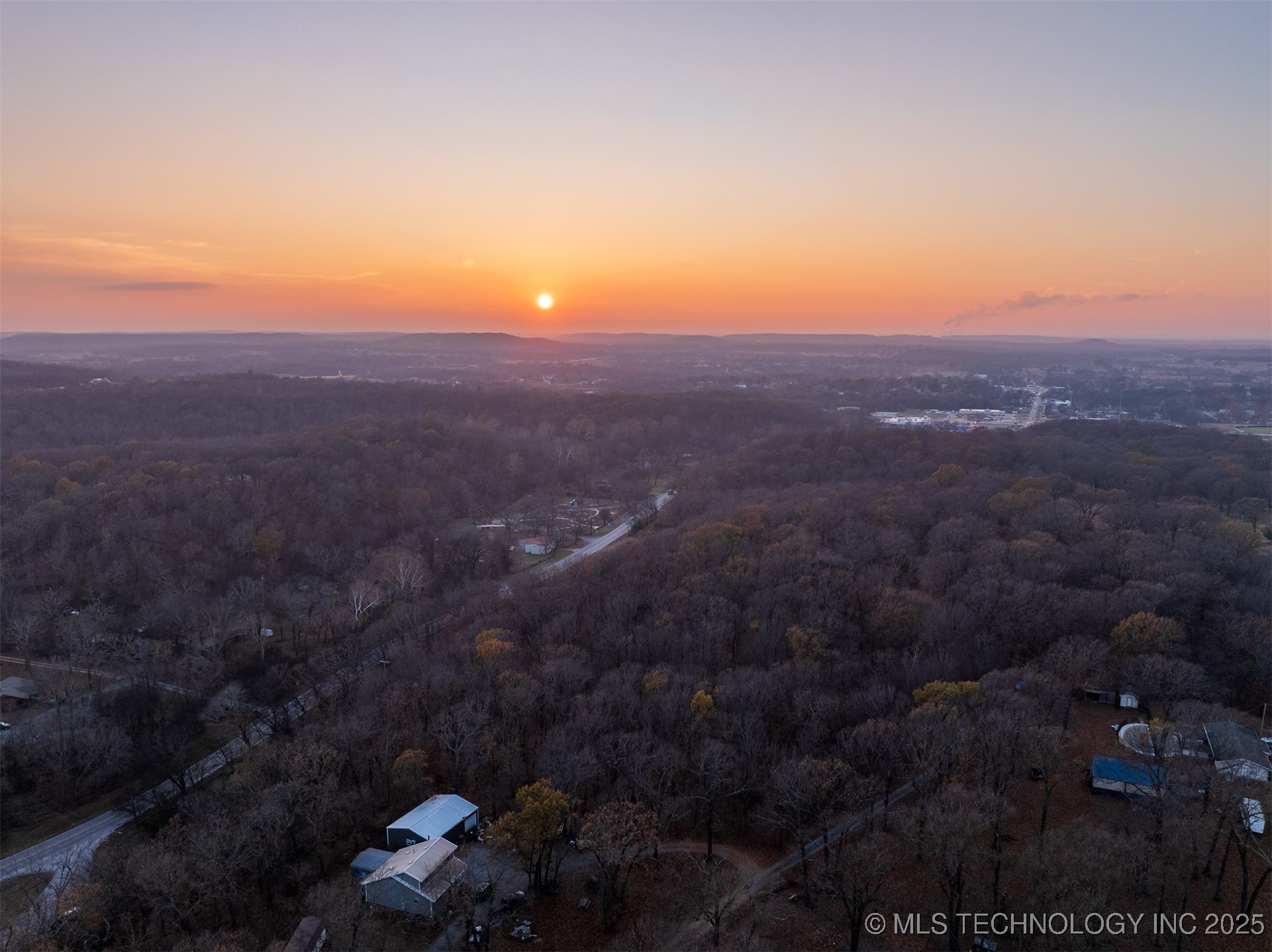 6594 E 563 Road Property Photo 4