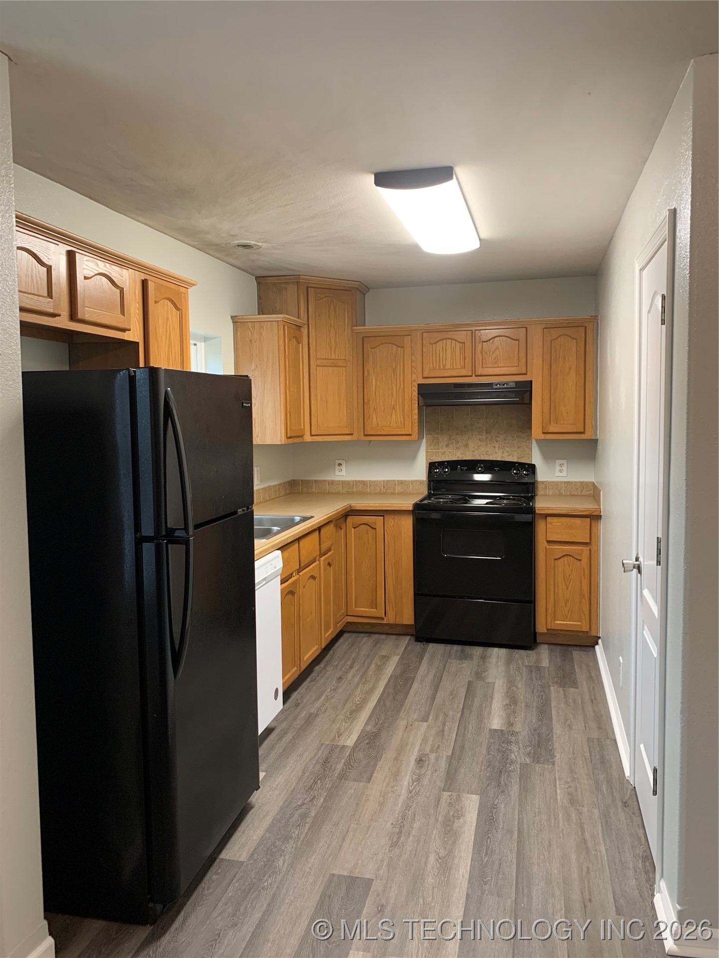 773 Hilltop Drive Property Photo 4