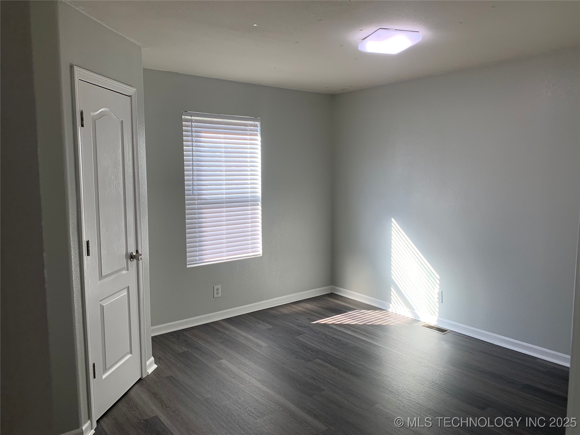 773 Hilltop Drive Property Photo 6