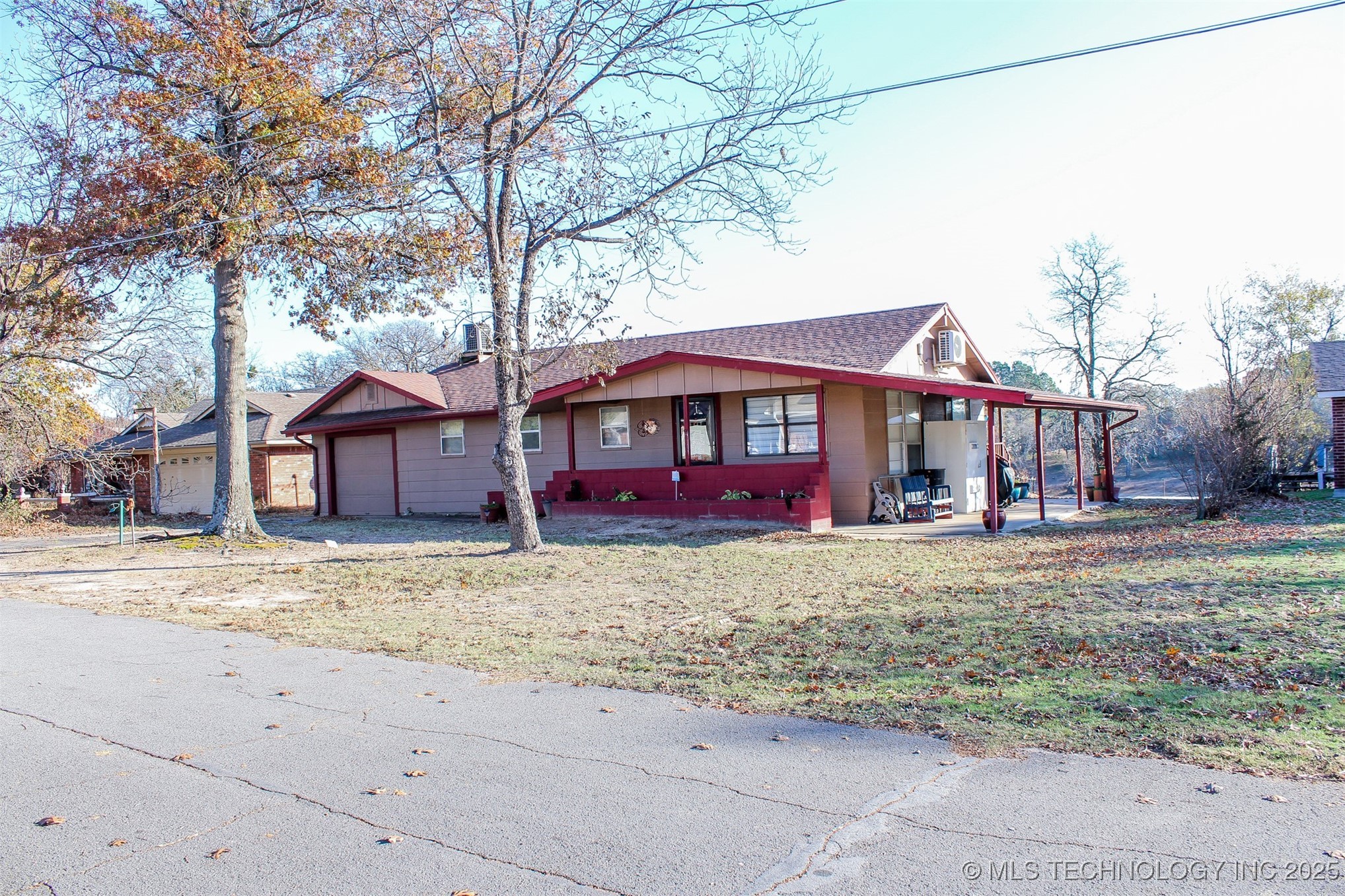 417082 E 1143 Road Property Photo 1