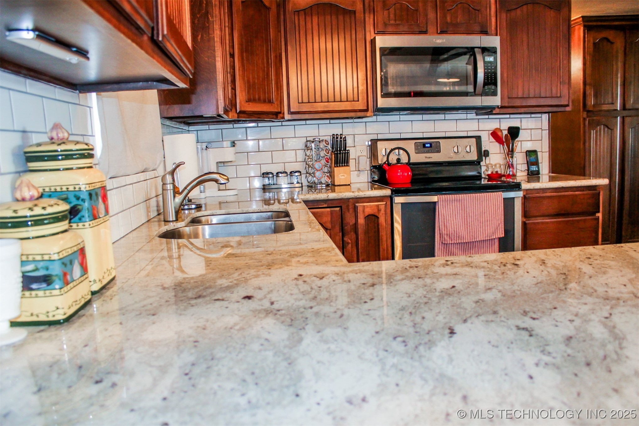 417082 E 1143 Road Property Photo 6