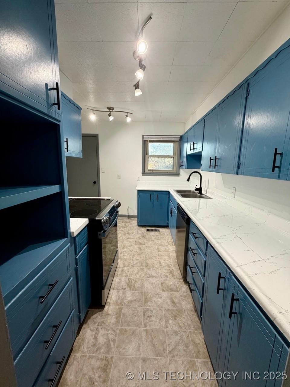 7609 E Oklahoma Place Property Photo 8