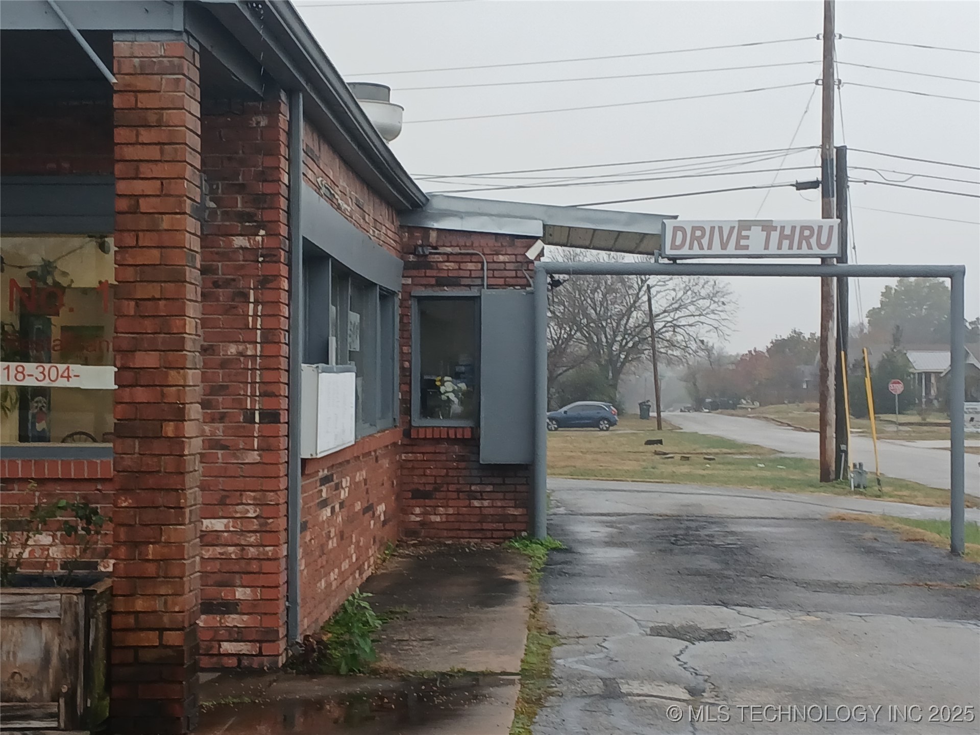 1000 S Wood Drive Property Photo 2