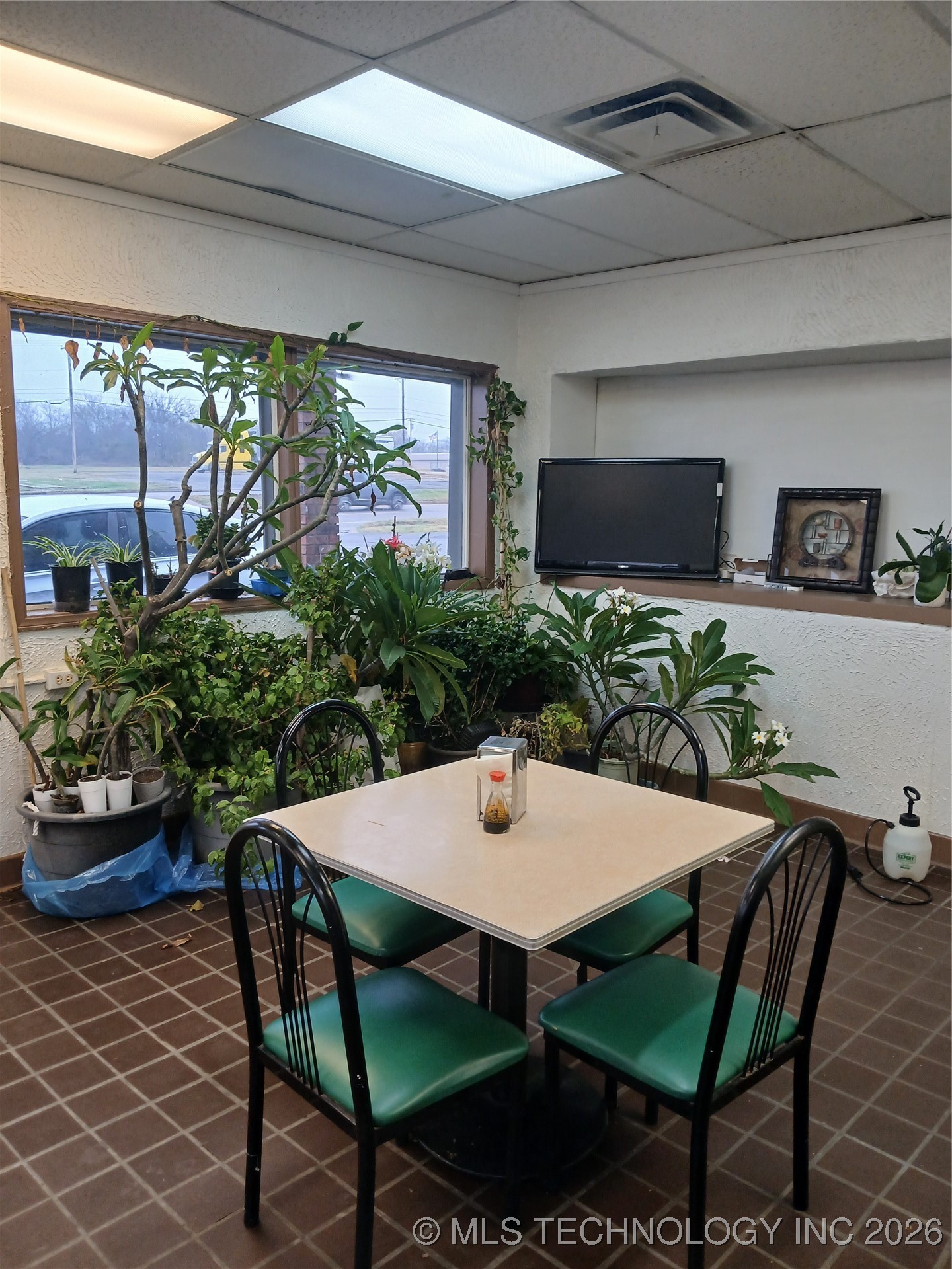 1000 S Wood Drive Property Photo 4