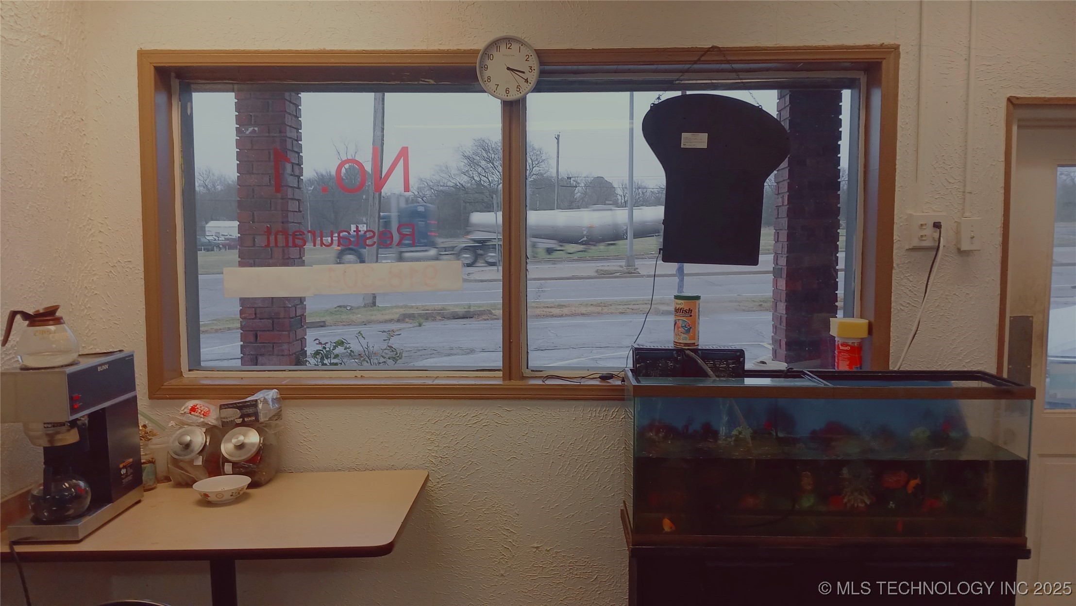 1000 S Wood Drive Property Photo 5