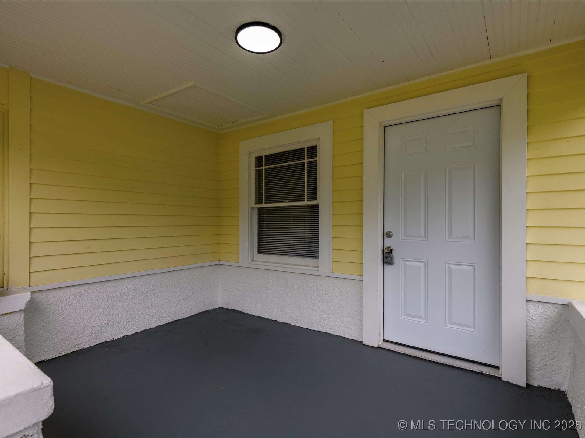 518 E 14th Property Photo 3