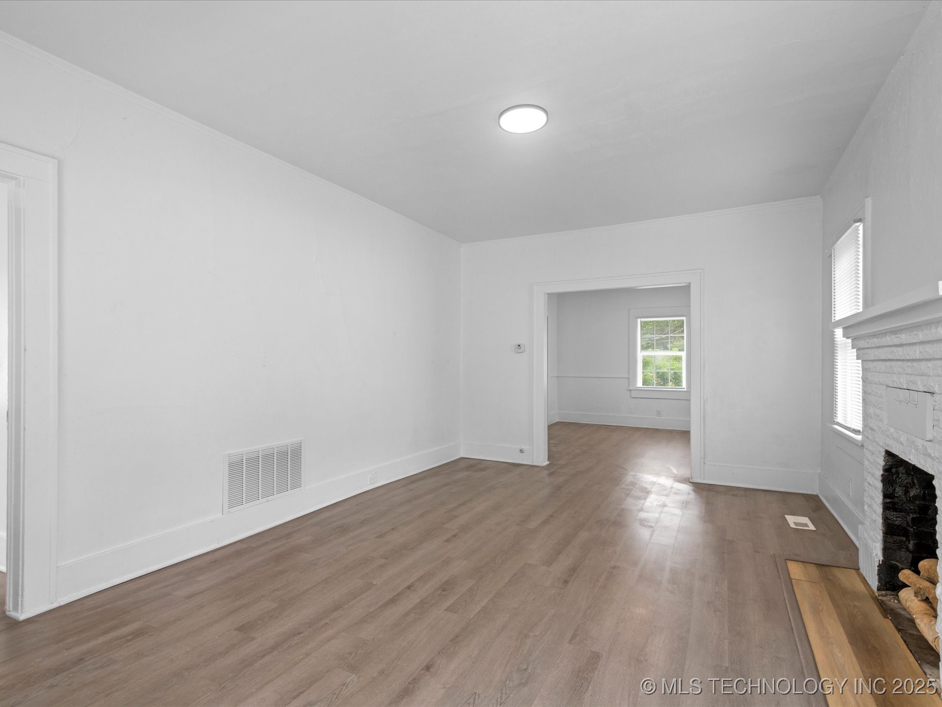 518 E 14th Property Photo 4