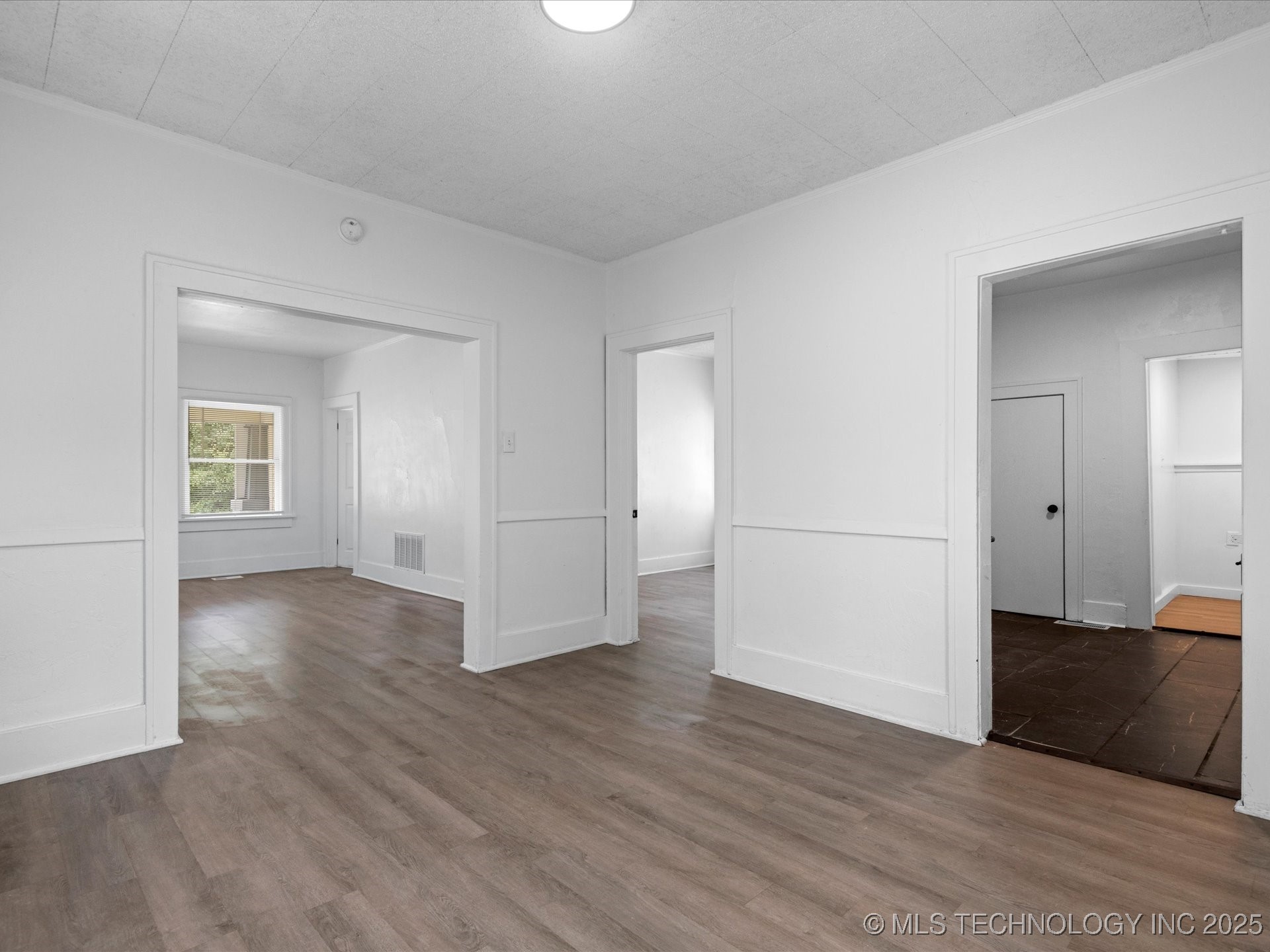 518 E 14th Property Photo 9