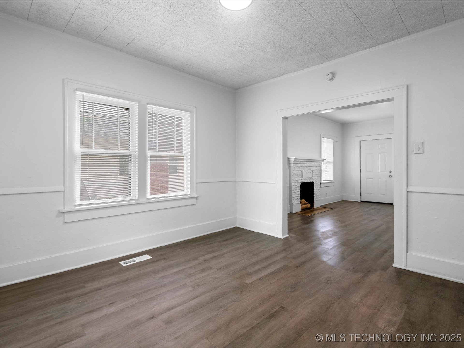 518 E 14th Property Photo 10