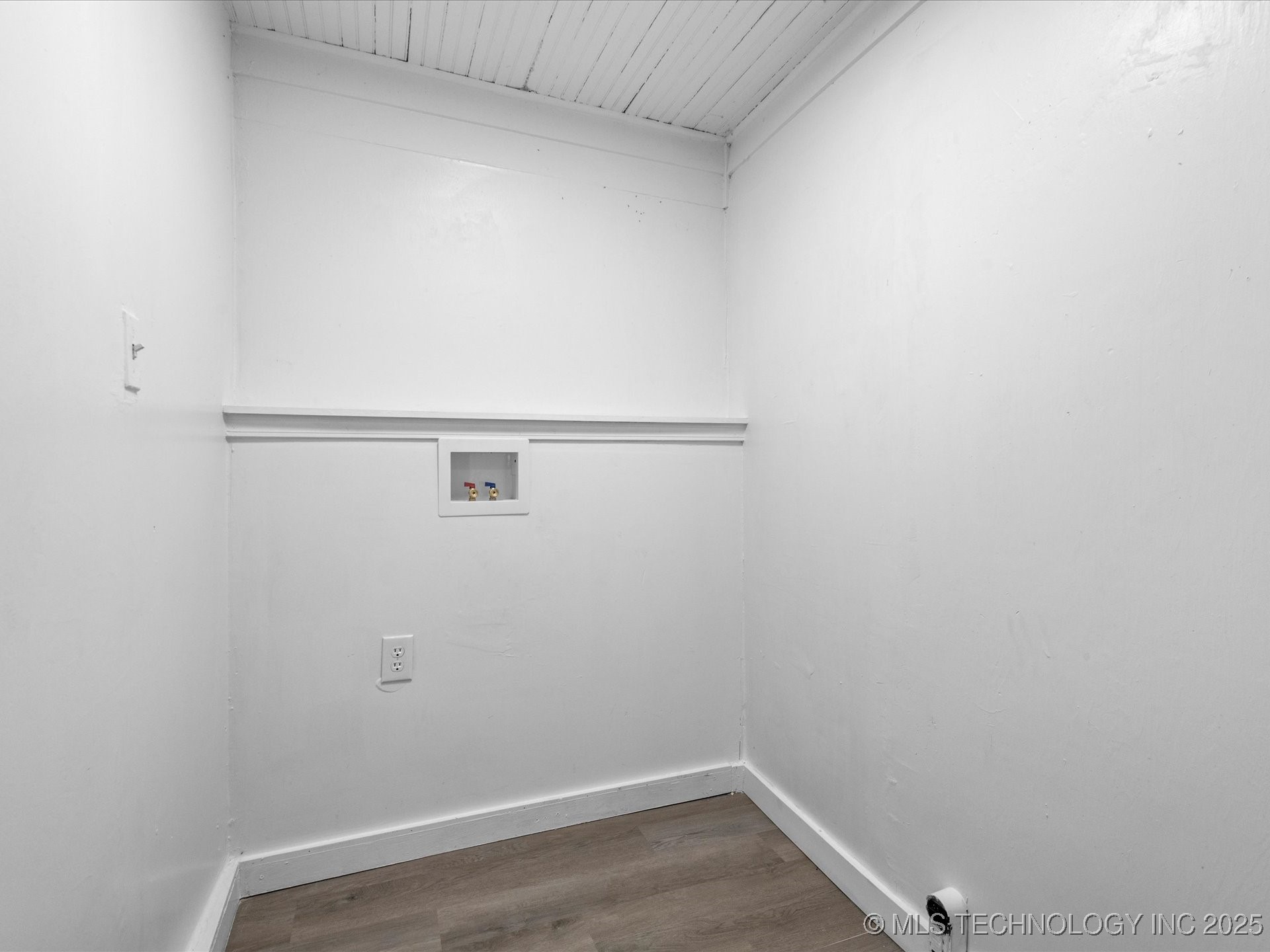 518 E 14th Property Photo 13