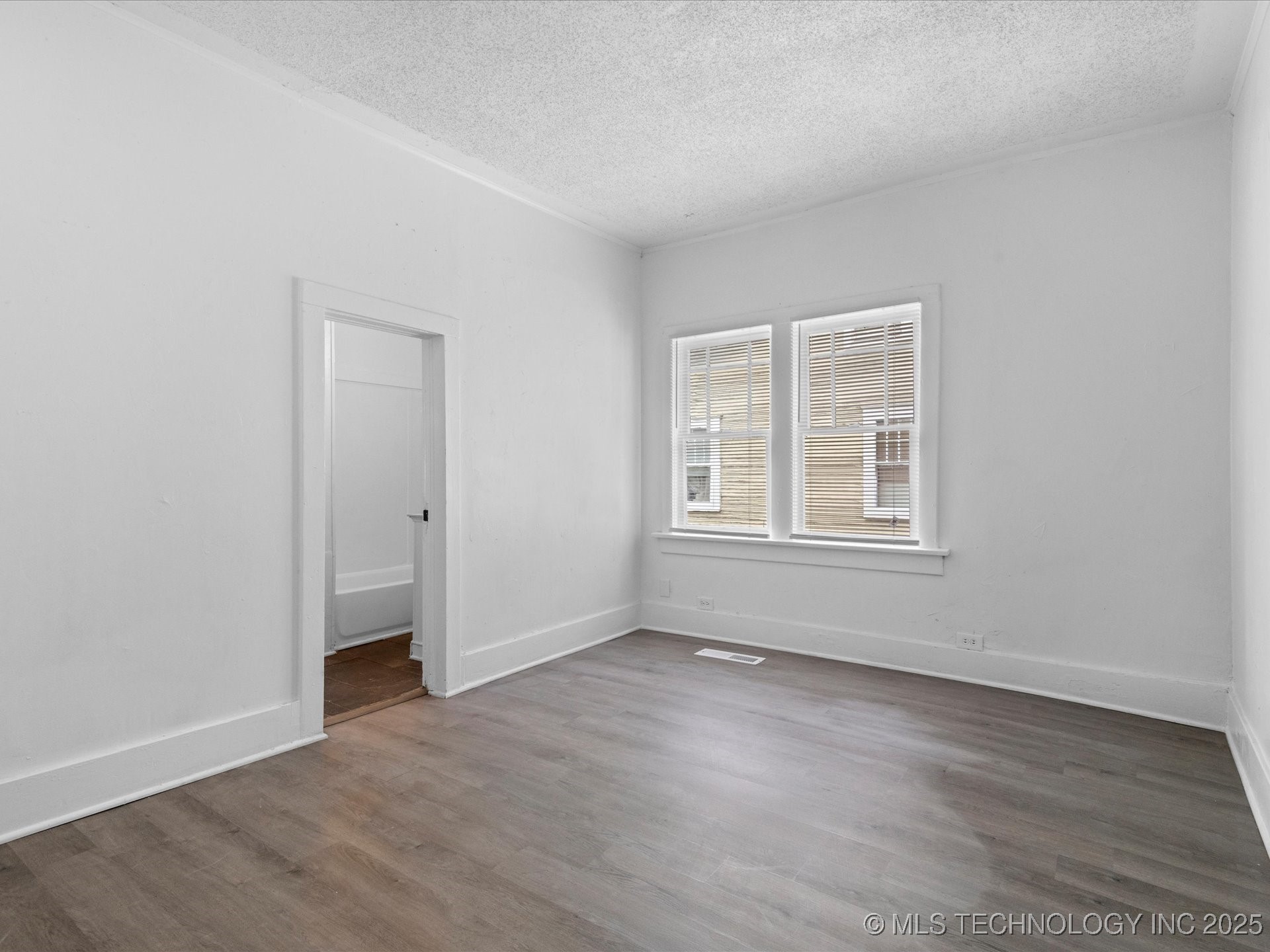 518 E 14th Property Photo 14