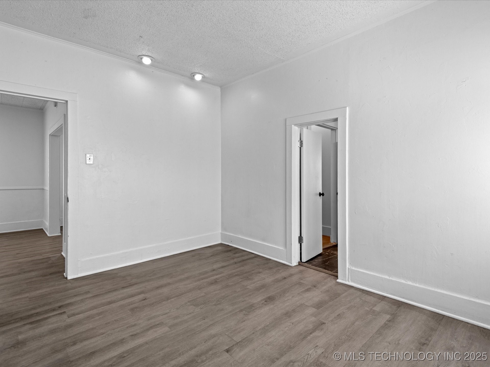 518 E 14th Property Photo 15